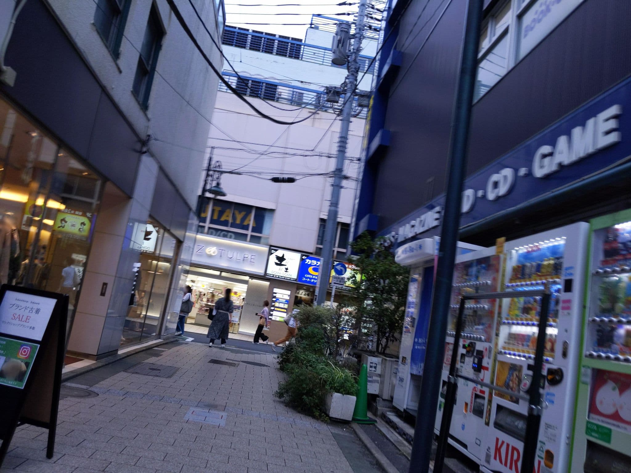 Street view near ホテル　ピュリッツァー, Jiyūgaoka — © gwalker7 (CC BY-SA · Mapillary)