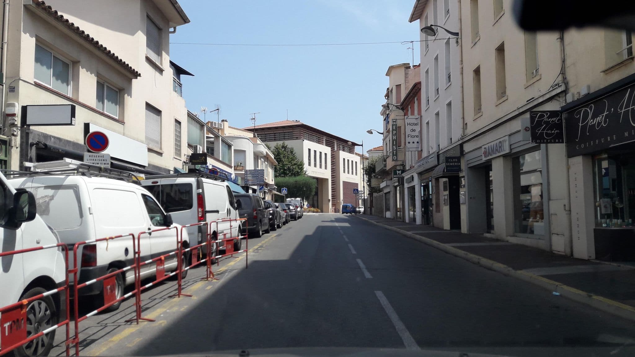 Street view near Hôtel de Flore, Saint-Raphaël — © eric_s (CC BY-SA · Mapillary)