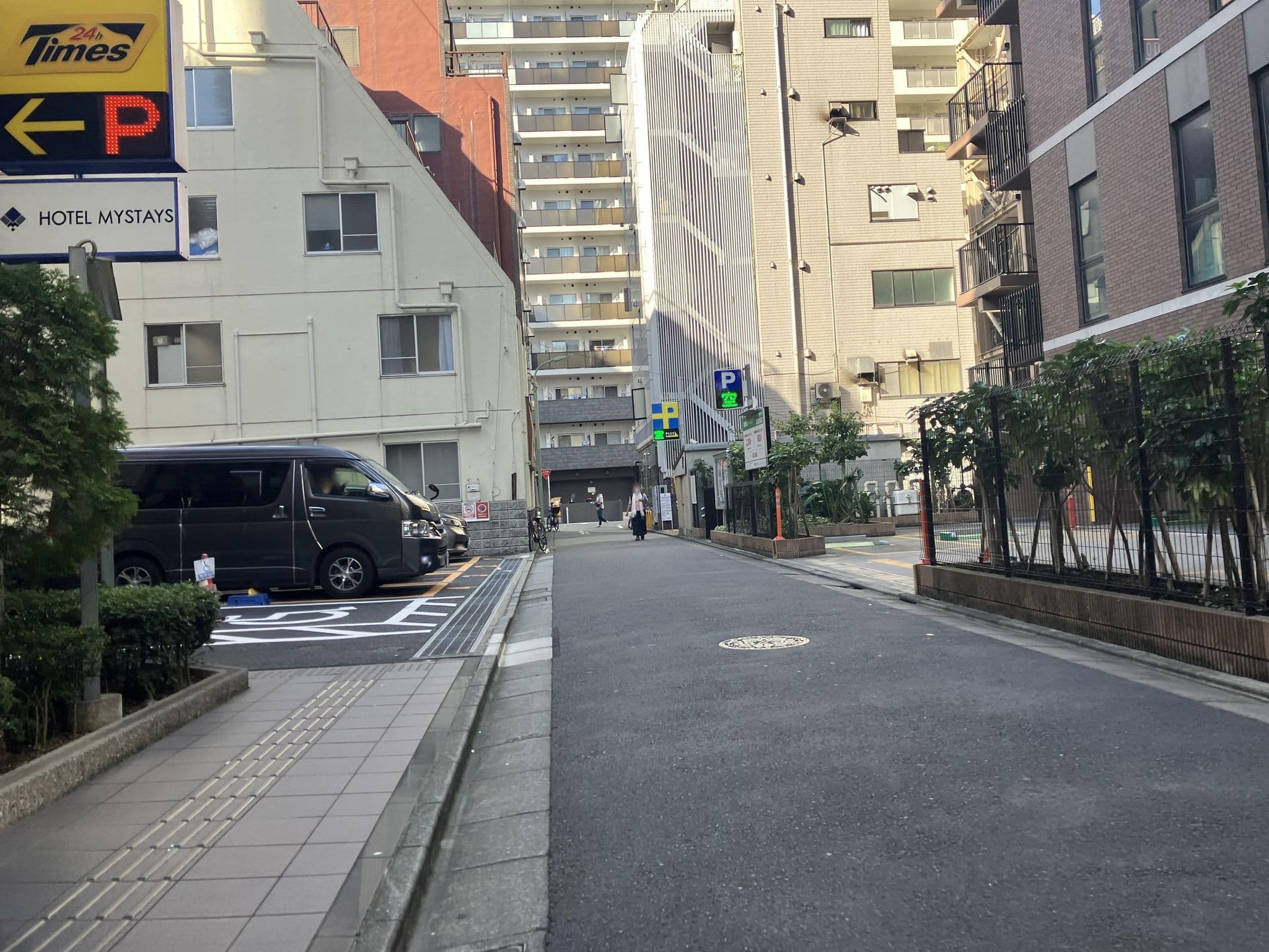 Street view near ホテルマイステイズ蒲田, Ōta — © Zaneo (CC BY-SA · Mapillary)