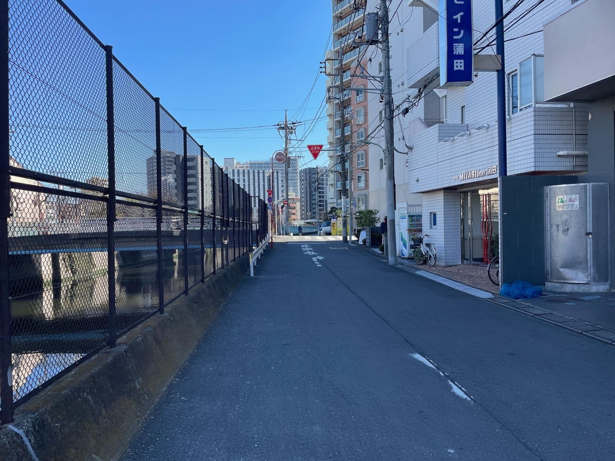 Street view near ビジネスホテル新力4号館, Kamata — © musashino5 (CC BY-SA · Mapillary)
