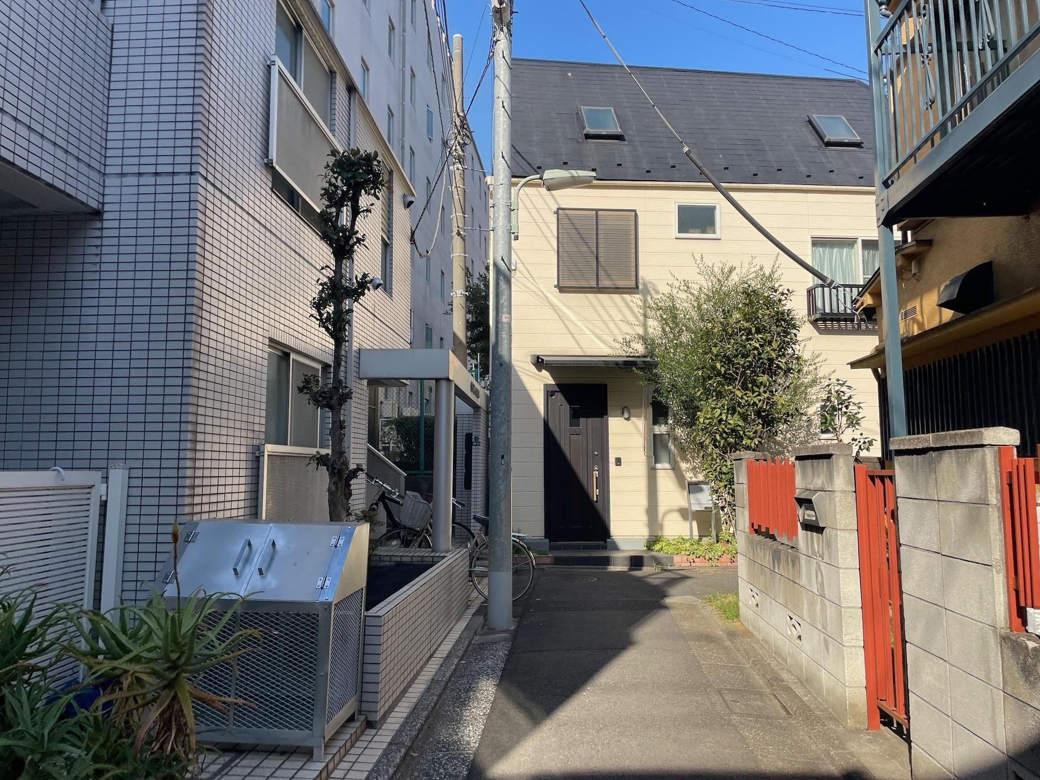 Street view near 蓮華荘, Tennōzu — © musashino5 (CC BY-SA · Mapillary)