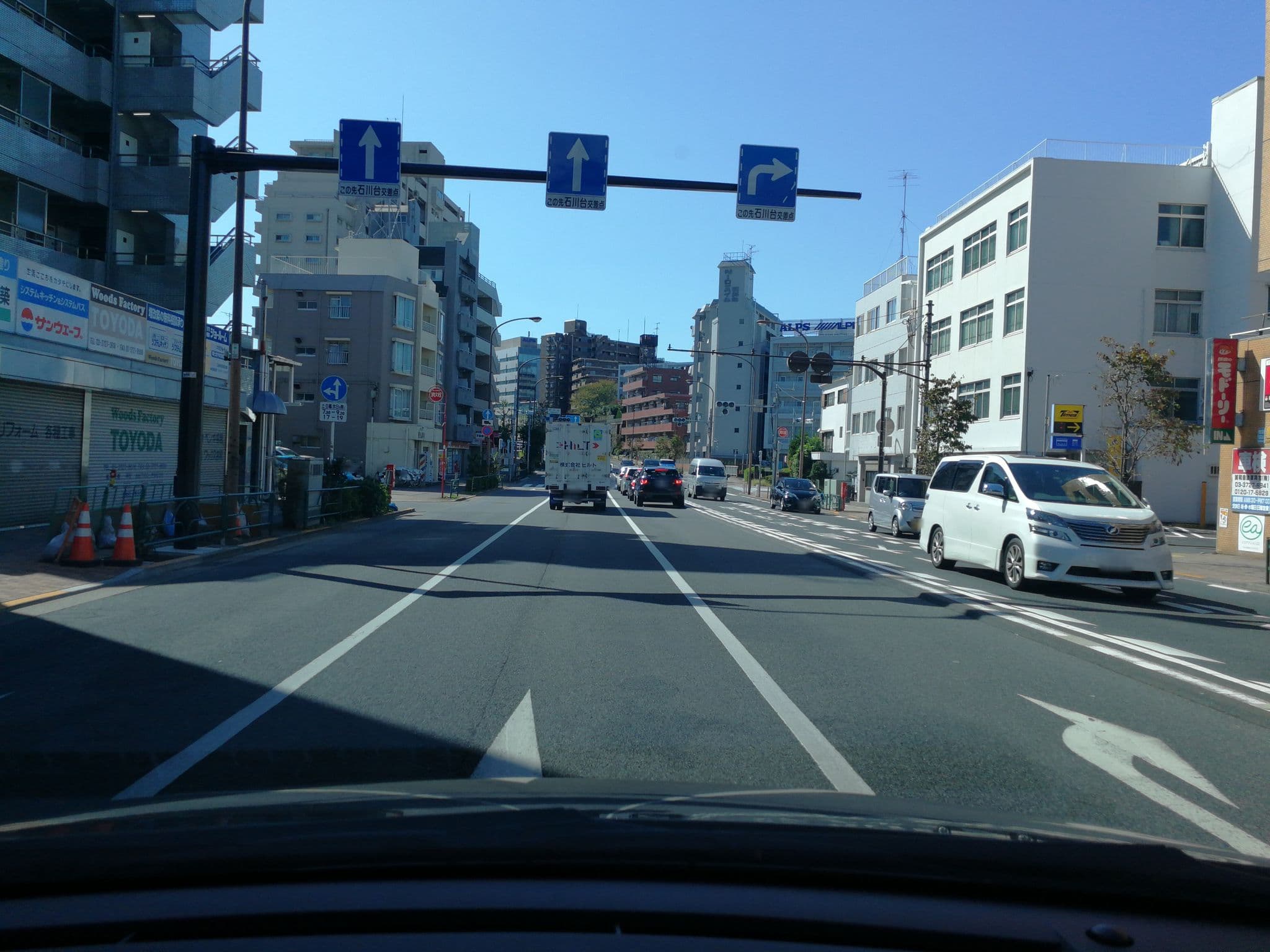 Street view near Axas Stay & Hotels Ishikawadai, Den’enchōfu — © dronegrammer (CC BY-SA · Mapillary)
