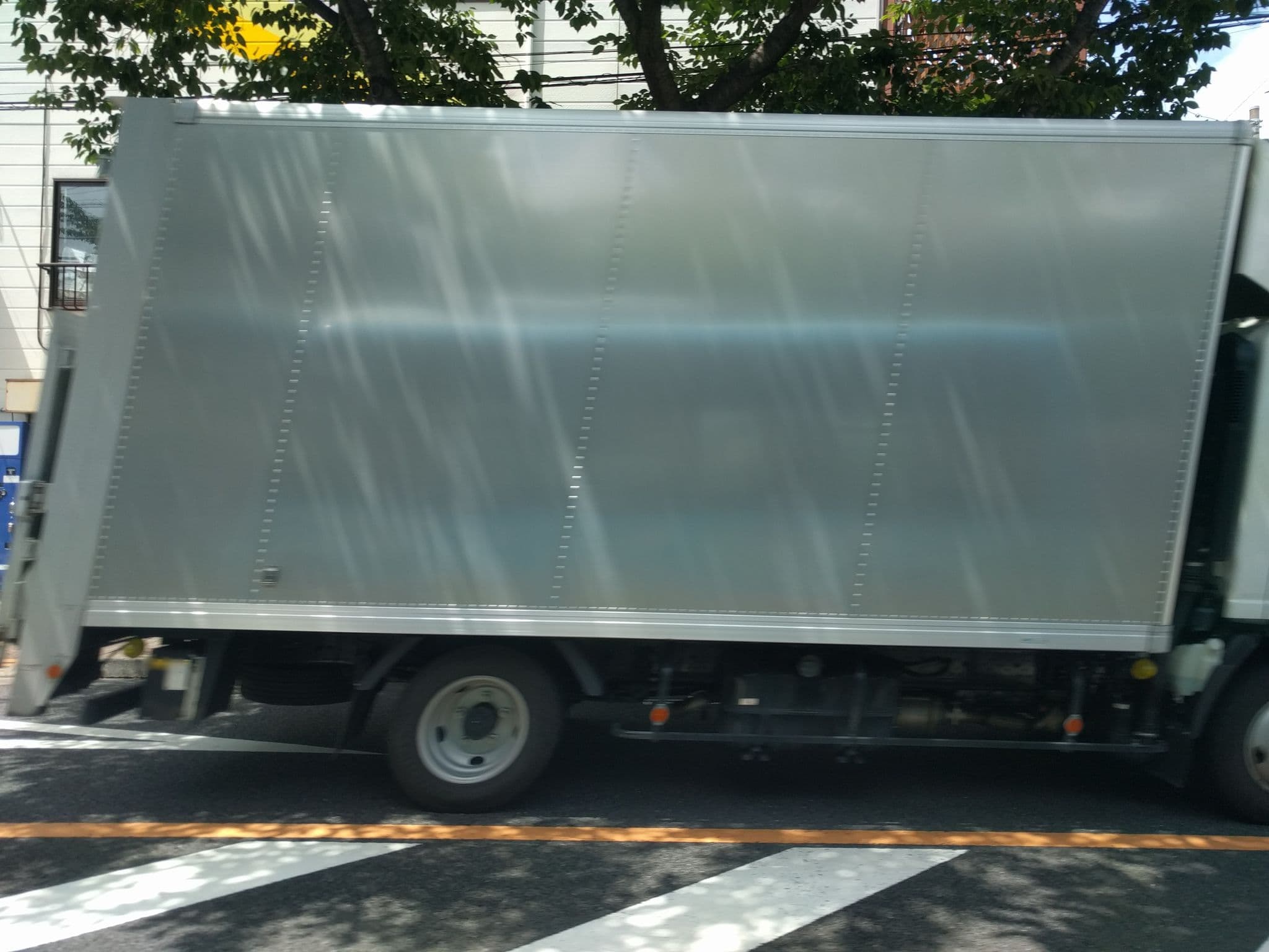 Street view near ひのでや, Komae — © gwalker7 (CC BY-SA · Mapillary)