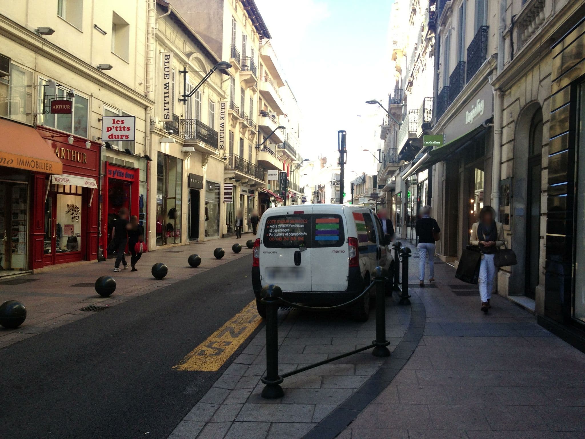 Street view near Le Canberra, Cannes — © jesolem (CC BY-SA · Mapillary)