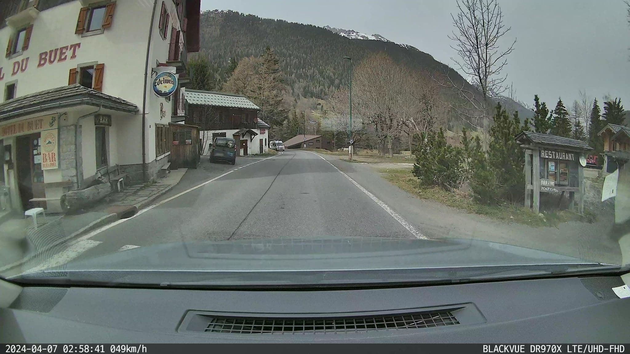 Street view near Le Buet, Chamonix-Mont-Blanc — © ordinatous (CC BY-SA · Mapillary)