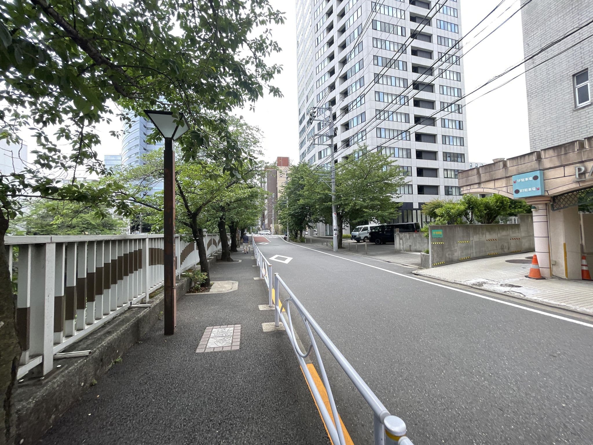 Street view near ホテル目黒エンペラー / Hotel MEGURO EMPEROR, Meguro — © musashino5 (CC BY-SA · Mapillary)