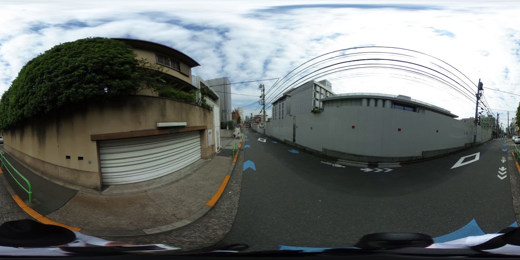 Street view near ホテル フロラシオン 青山 (Hotel Floracion Aoyama), Minami-aoyama — © gatuhiko6051 (CC BY-SA · Mapillary)