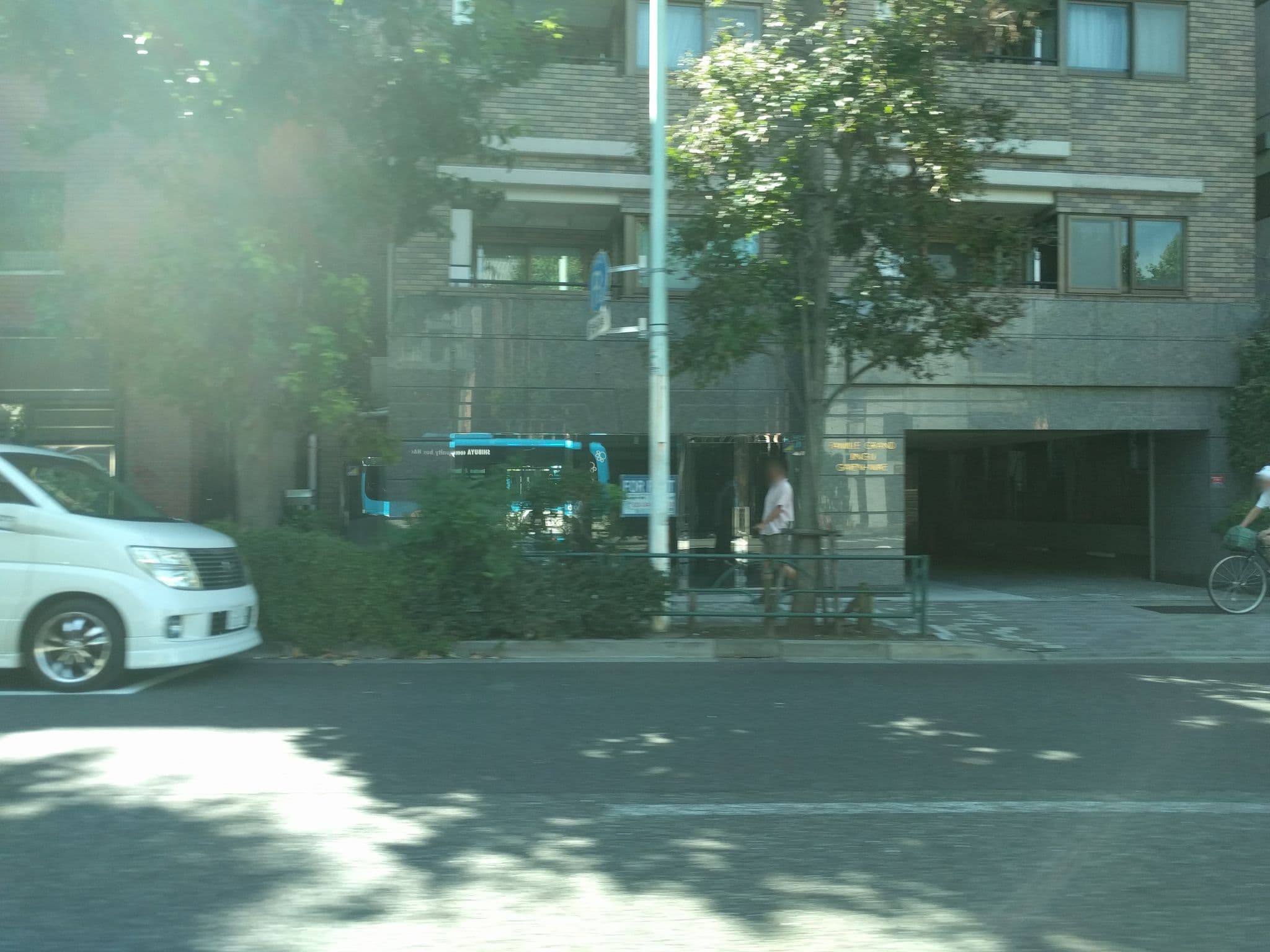 Street view near オークウッドレジデンス青山, Minami-aoyama — © gwalker7 (CC BY-SA · Mapillary)