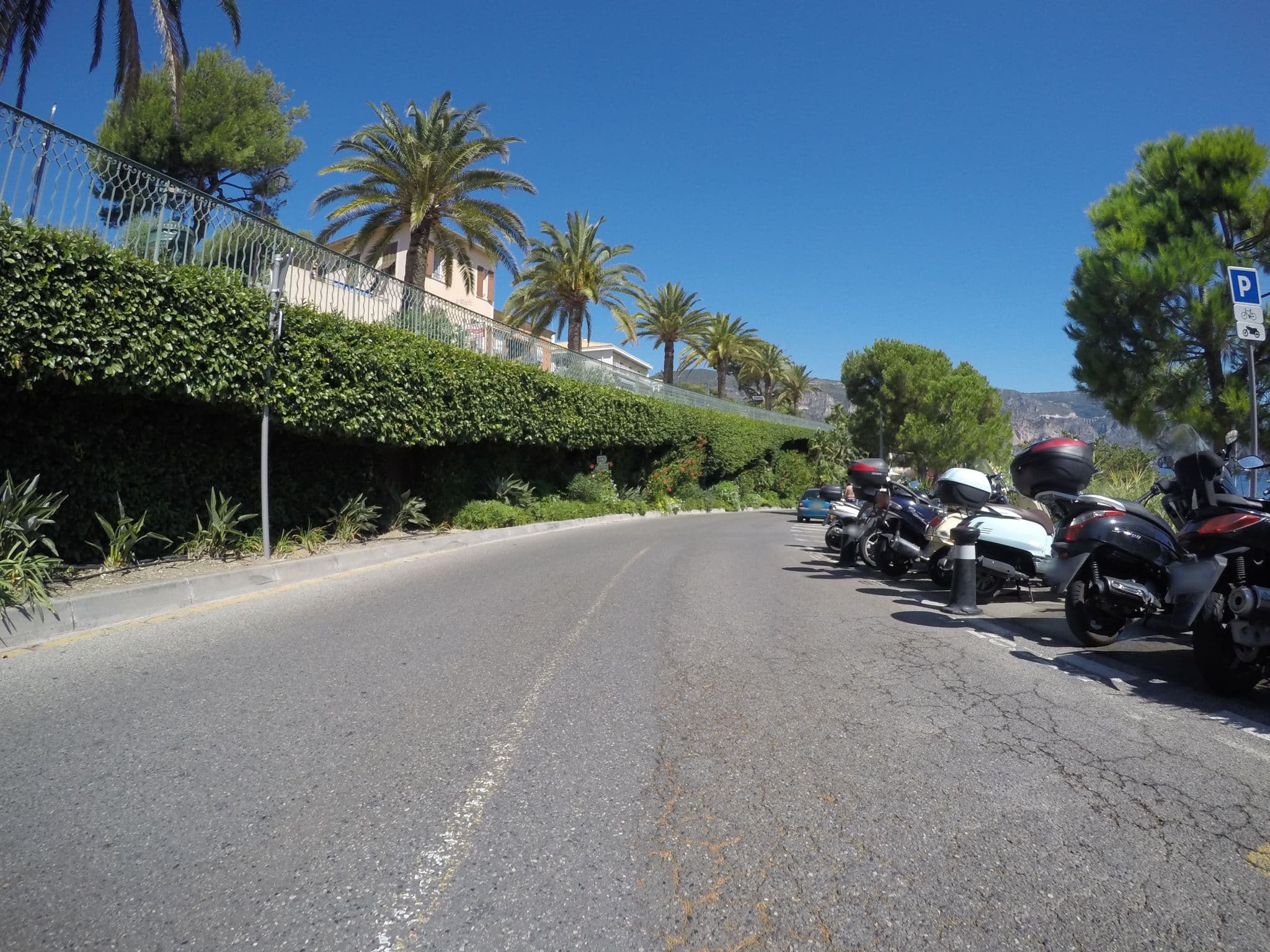 Street view near La Frégate, Saint-Jean-Cap-Ferrat — © jesolem (CC BY-SA · Mapillary)