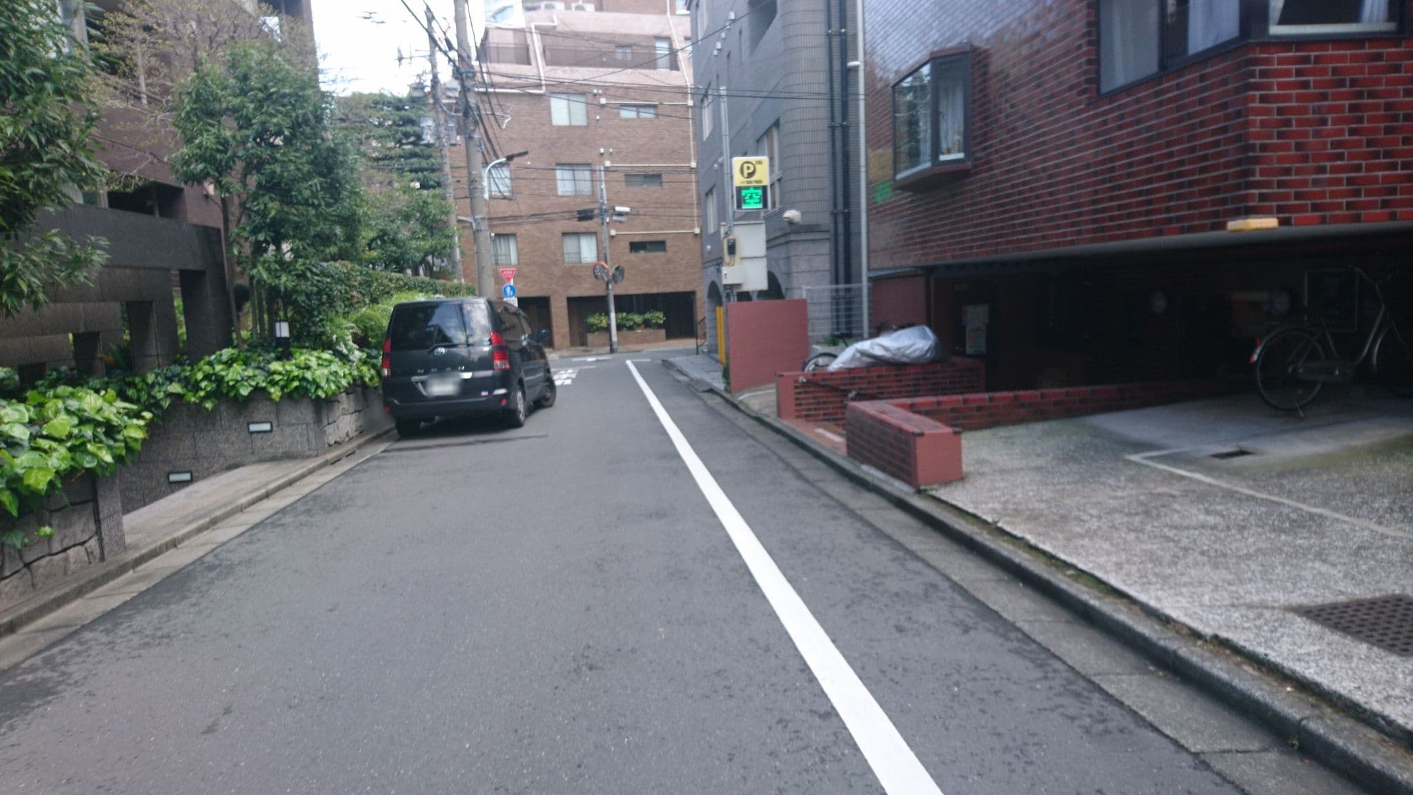 Street view near コマツ麻布クラブ, Azabu-jūban — © kojiroucircle (CC BY-SA · Mapillary)