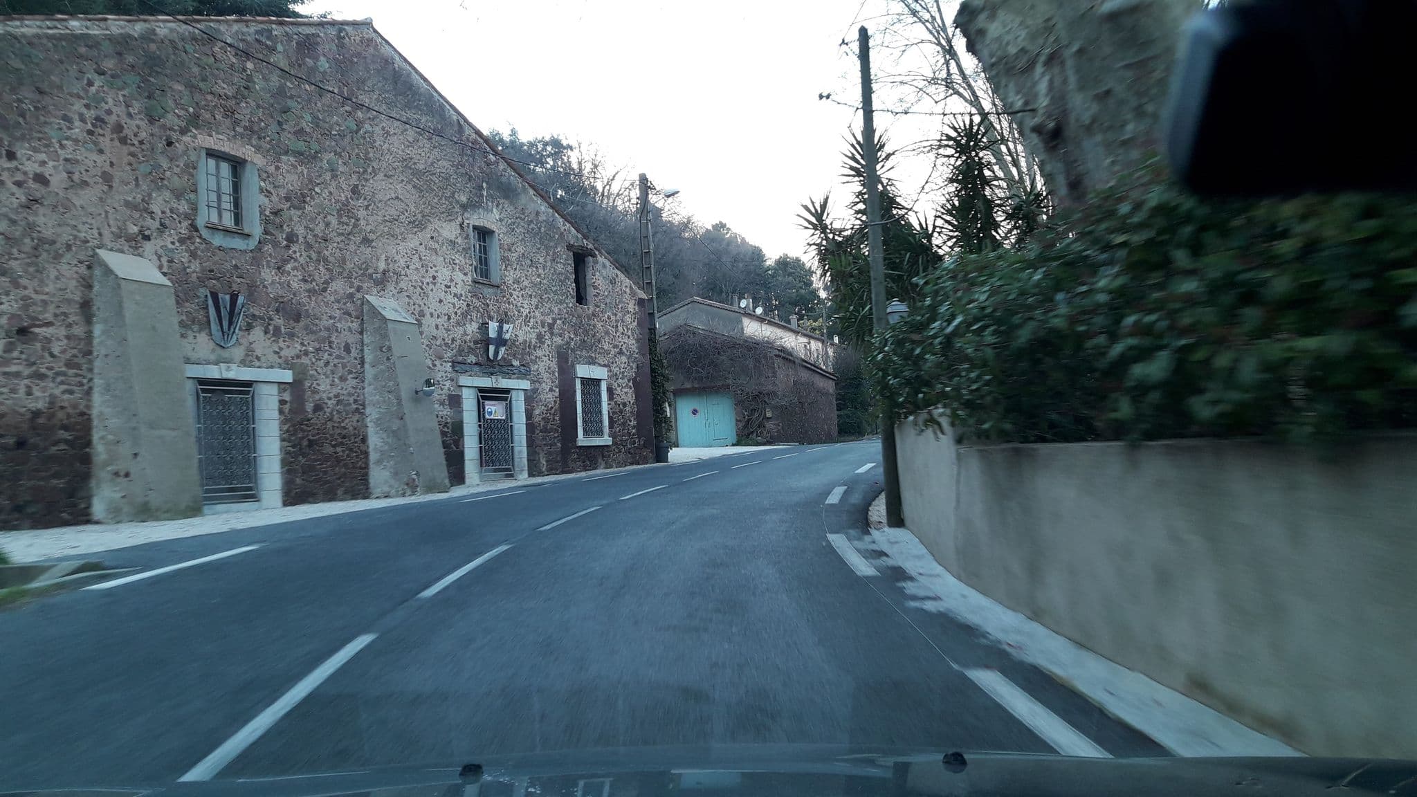 Street view near Auberge des Adrets, Théoule-sur-Mer — © eric_s (CC BY-SA · Mapillary)