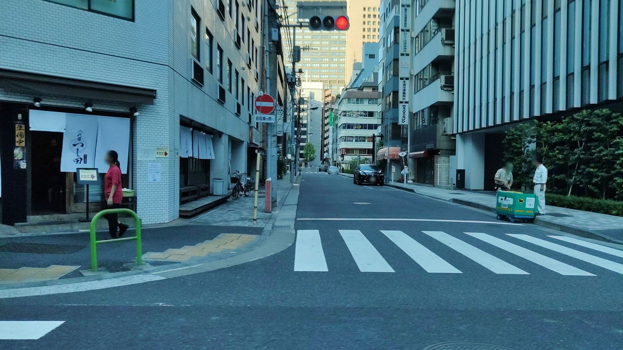 Street view near ニッサントラベル, Shinbashi — © gwalker7 (CC BY-SA · Mapillary)