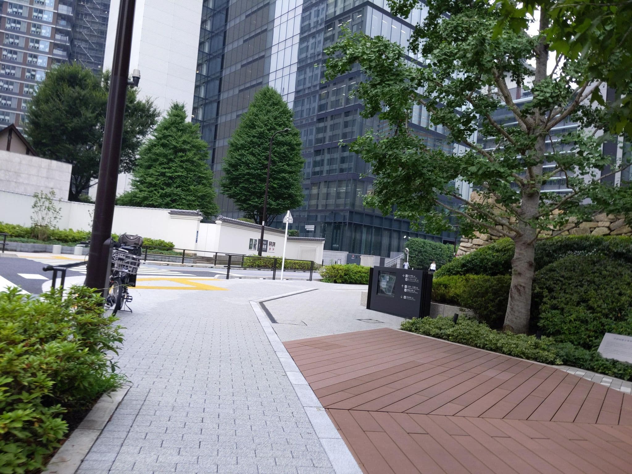 Street view near ホテルオークラプール, Toranomon — © gwalker7 (CC BY-SA · Mapillary)