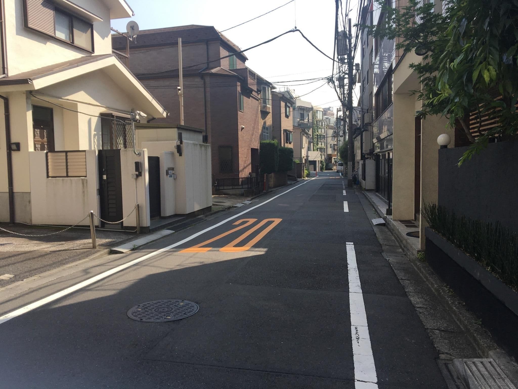 Street view near ホテルアザブ, Roppongi — © musashino5 (CC BY-SA · Mapillary)
