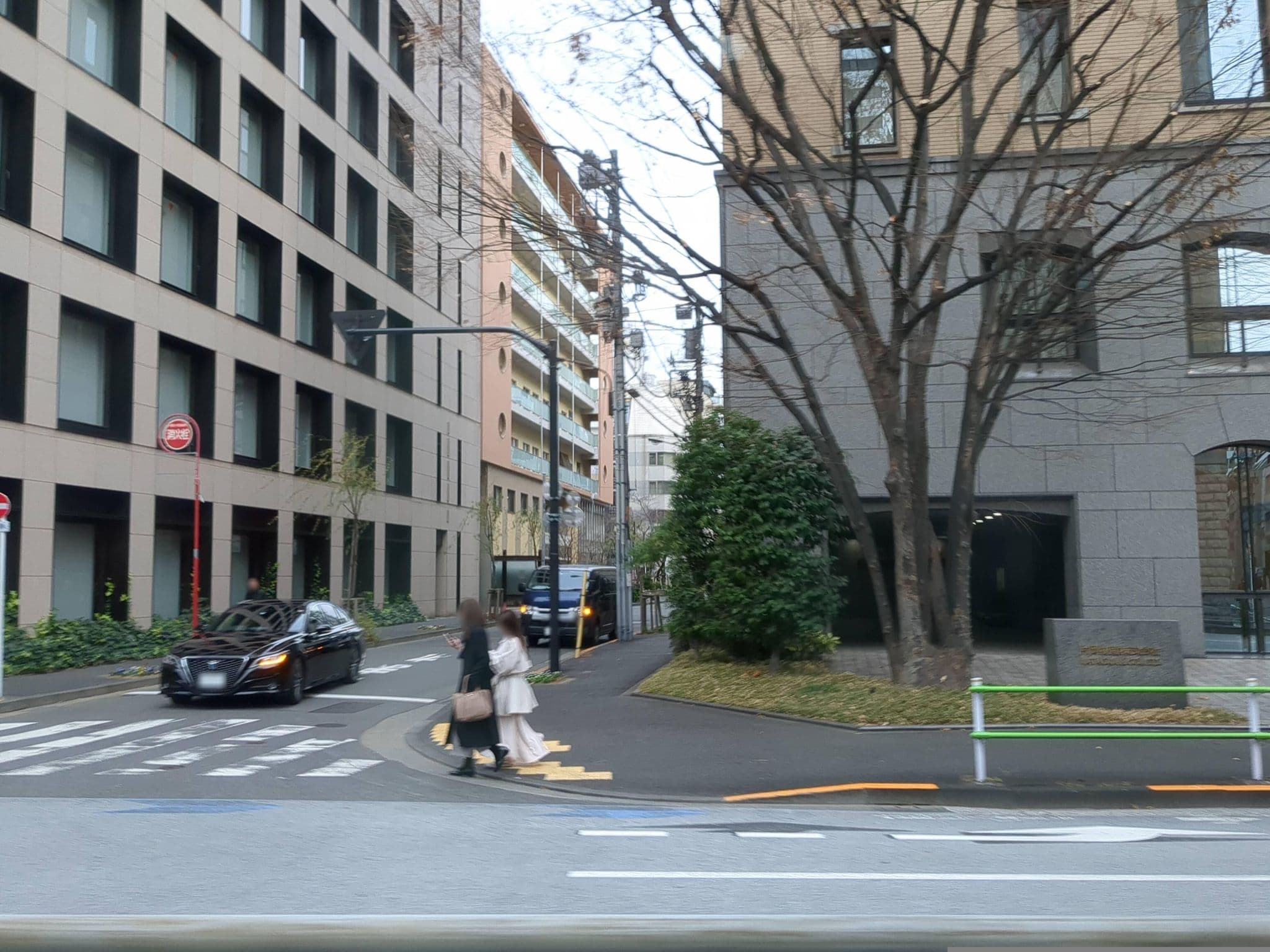 Street view near Hotel Wing International Shinbashi Onarimon, Shinbashi — © mitz (CC BY-SA · Mapillary)
