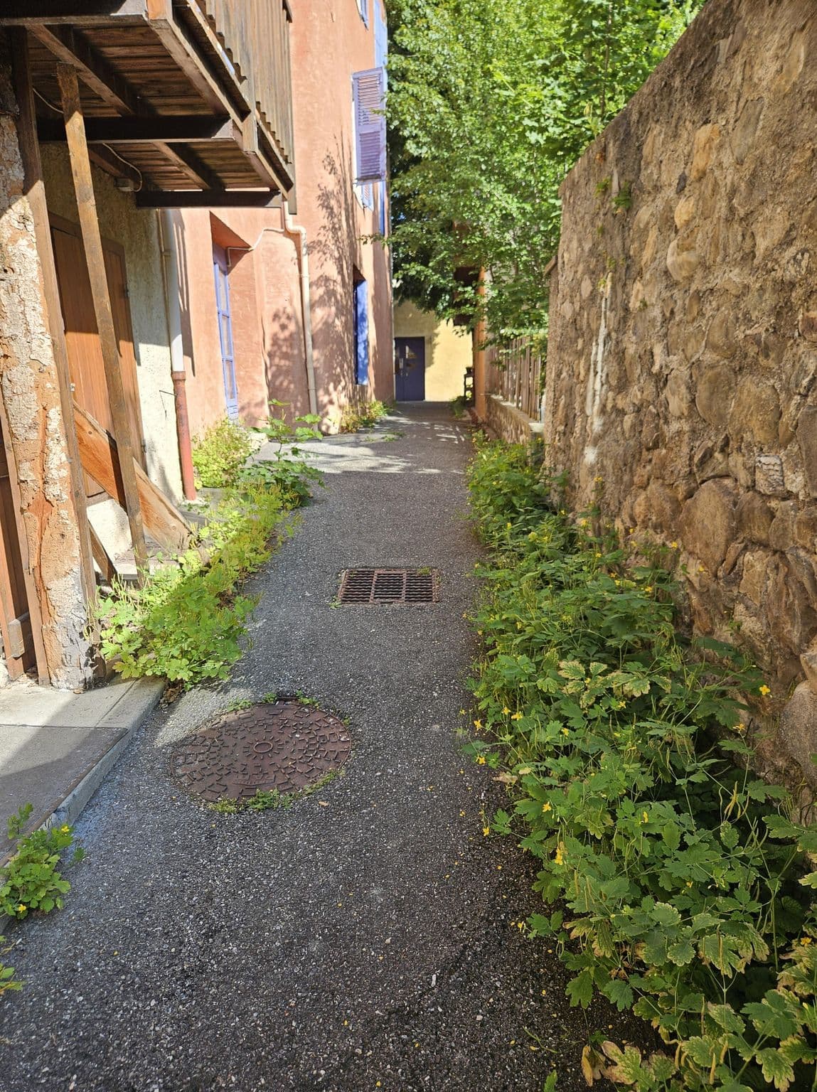 Street view near Le Passe Montagne, Saint-Chaffrey — © cabinetcourbi (CC BY-SA · Mapillary)