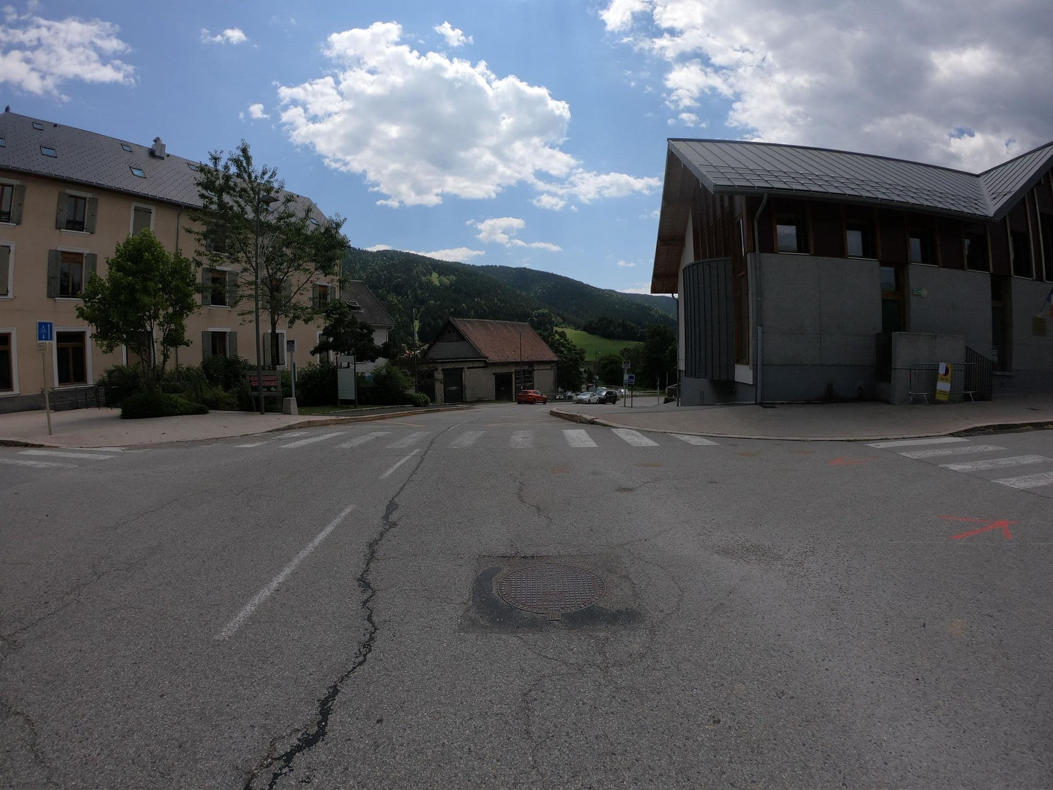 Street view near Auberge du Sappey, Le Sappey-en-Chartreuse — © joostjakob (CC BY-SA · Mapillary)