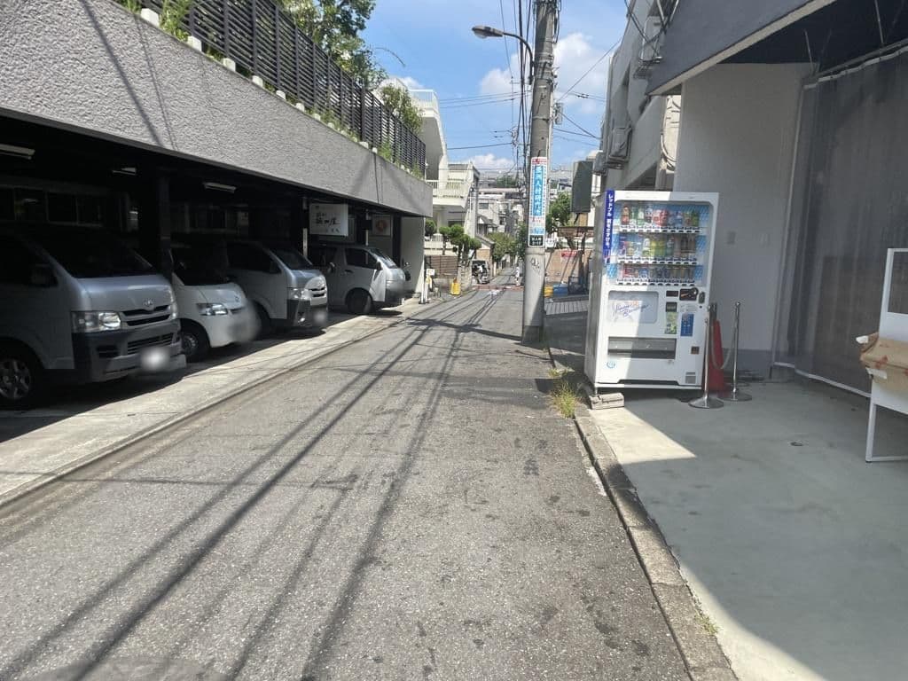 Street view near ロイヤルホテル 新大久保(Royal Hotel Shin-Okubo), Ōkubo — © musashino5 (CC BY-SA · Mapillary)