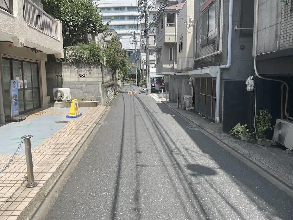 Street view near 東京民宿 Kei - 新大久保, Ōkubo — © musashino5 (CC BY-SA · Mapillary)