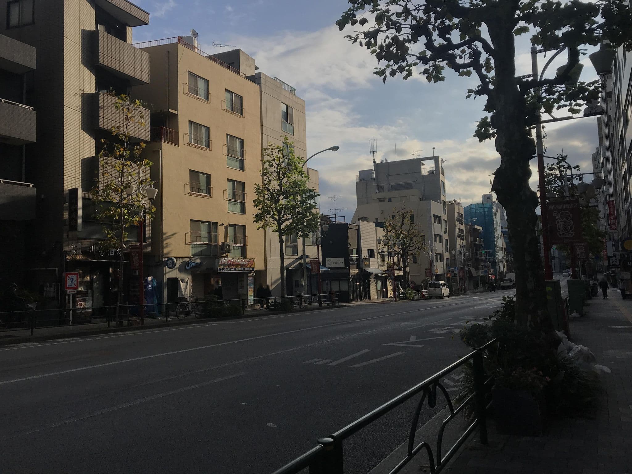 Street view near TenTen Guesthouse, Ōkubo — © musashino5 (CC BY-SA · Mapillary)