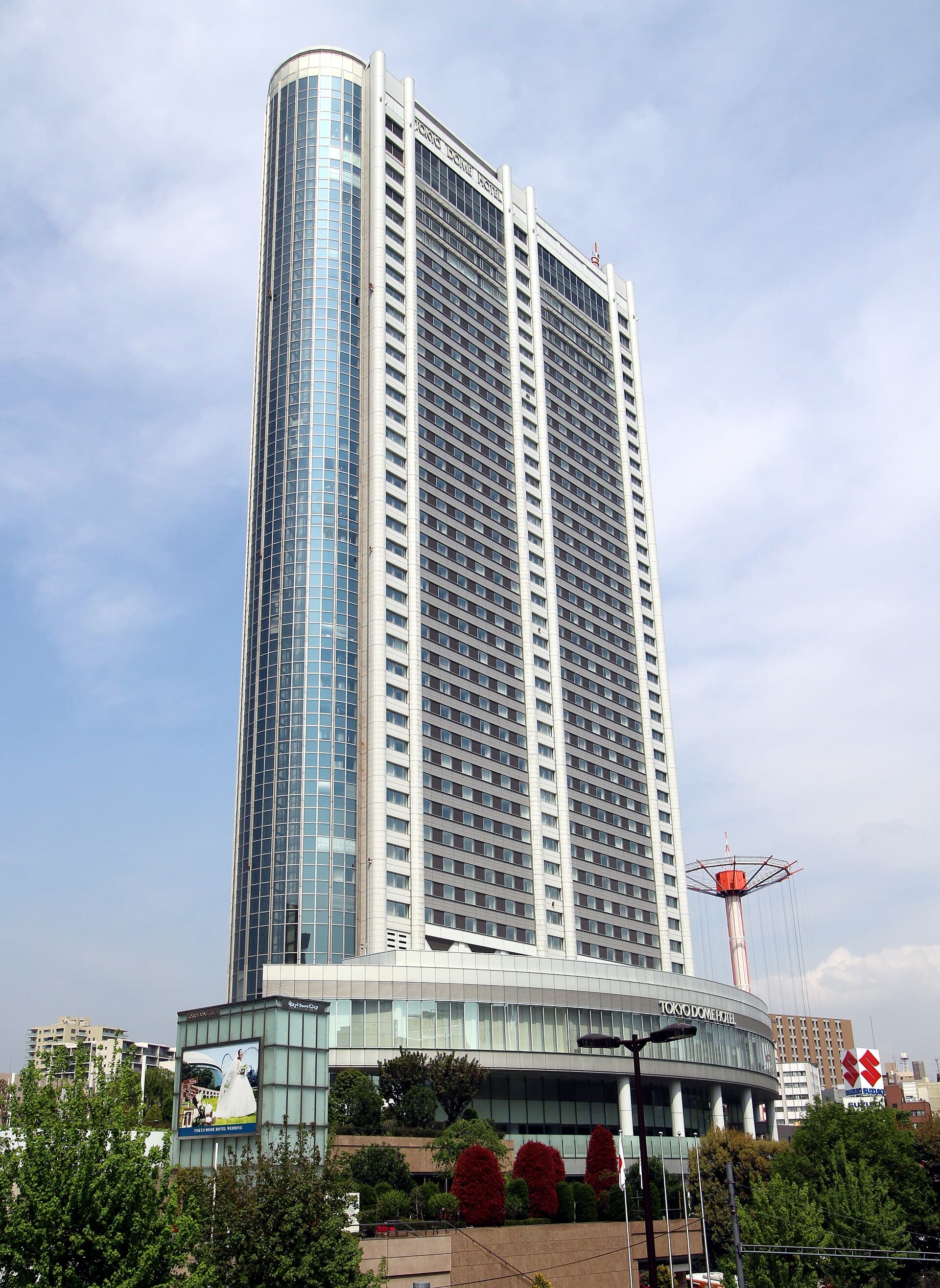 東京ドームホテル (Tokyo Dome Hotel) (via Wikimedia Commons, CC BY-SA 4.0)
