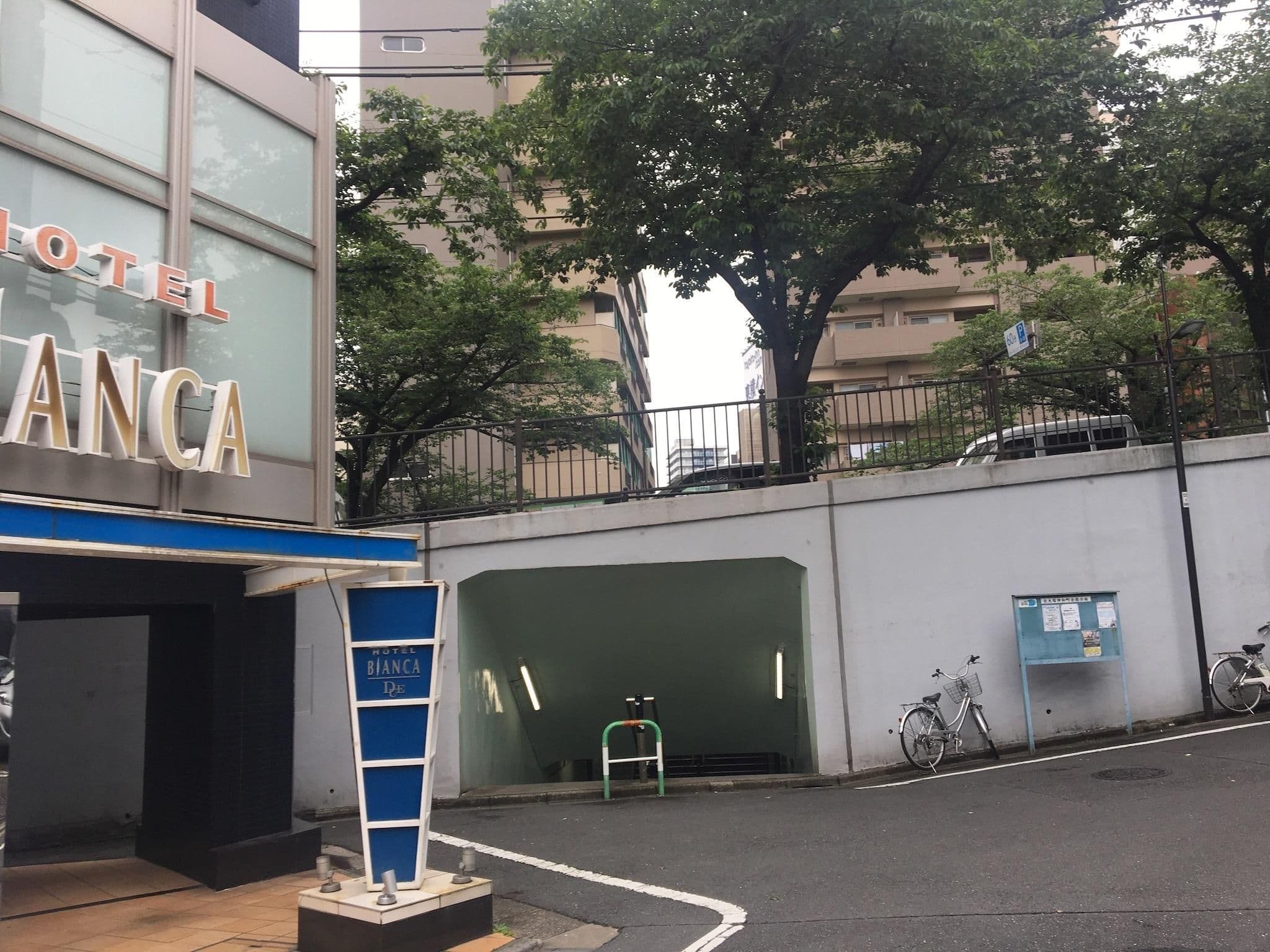 Street view near Sunshine Hill Love Hotel, Sugamo — © musashino5 (CC BY-SA · Mapillary)