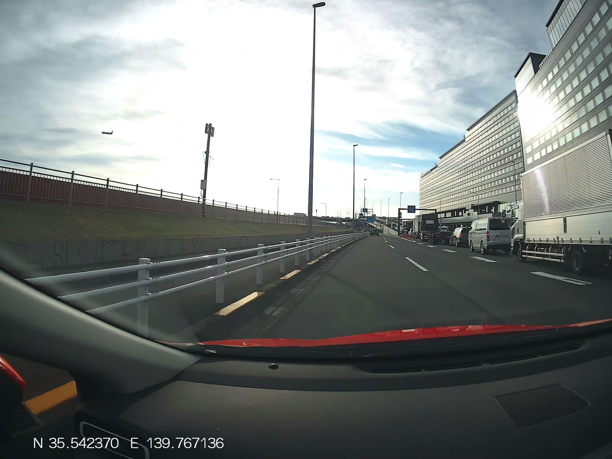 Street view near ヴィラフォンテーヌプレミア羽田空港, Haneda — © mitz (CC BY-SA · Mapillary)