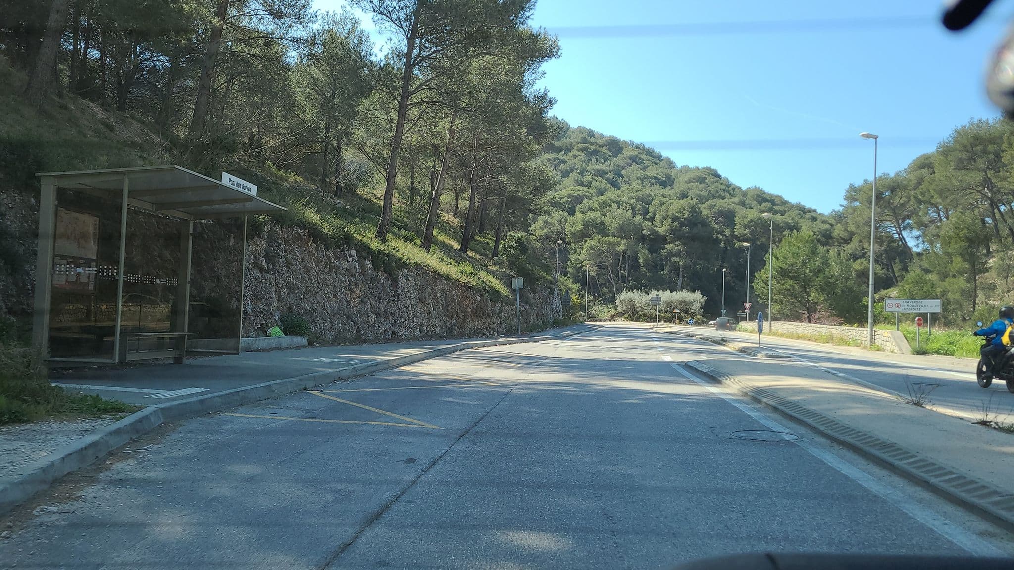 Street view near Bus parada 5, Roquefort-la-Bédoule — © ccournede (CC BY-SA · Mapillary)