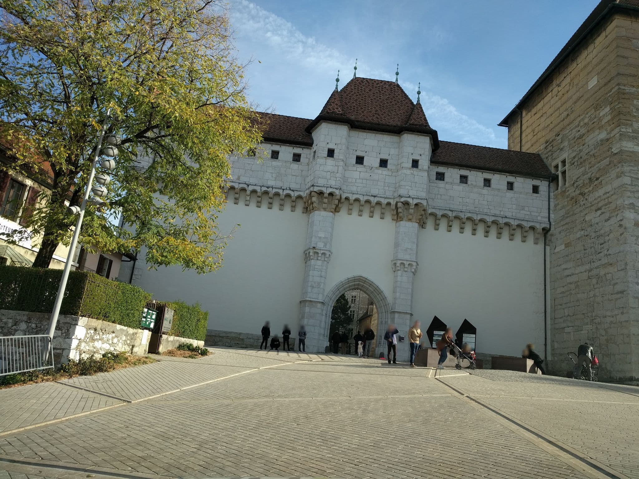 Street view near Les Jardins du Château, Annecy — © mappy_sa (CC BY-SA · Mapillary)