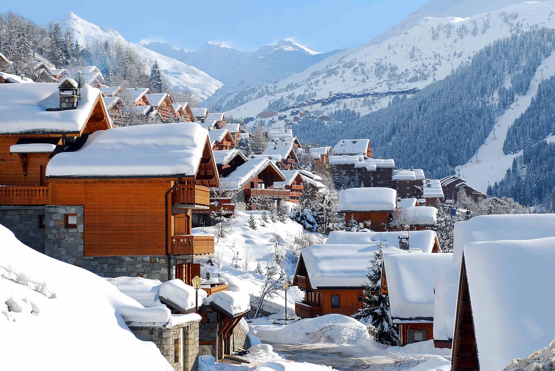 Méribel Chalet (via Wikimedia Commons, CC BY 3.0)