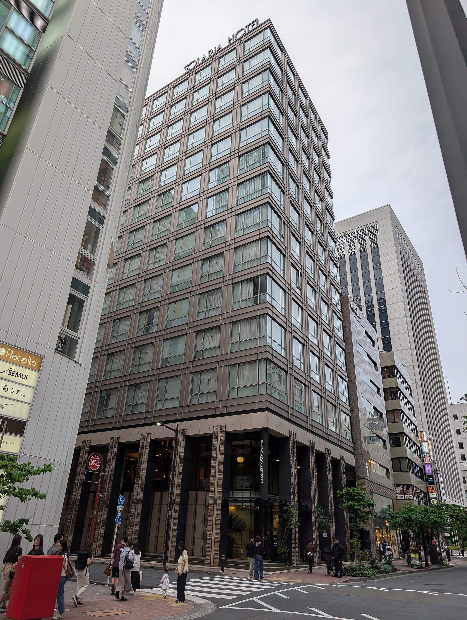 ソラリア西鉄ホテル銀座 (Solaria Nishitetsu Hotel Ginza) (via Wikimedia Commons, CC0)
