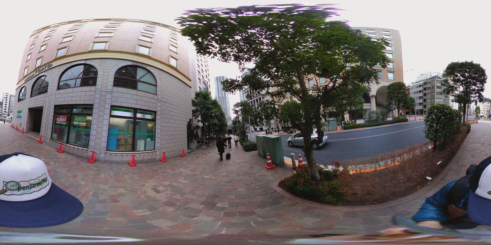 Street view near unito Shiodome, Shinbashi — © jmmapiranger (CC BY-SA · Mapillary)