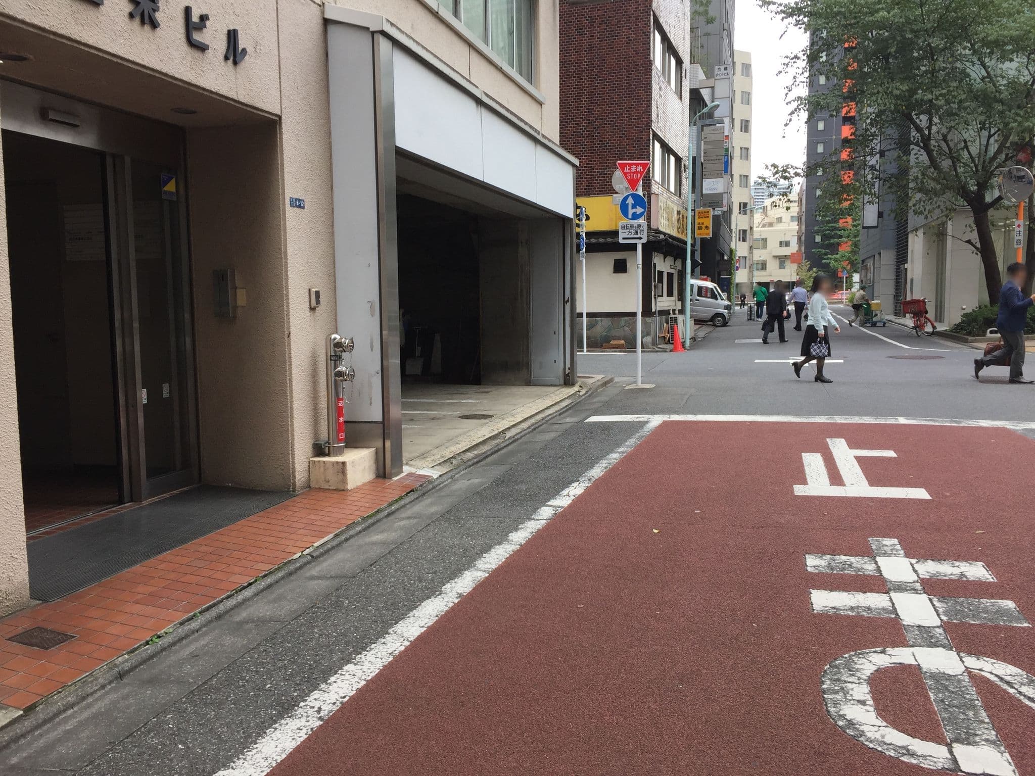 Street view near アパホテル銀座京橋, Hatchōbori — © gwalker7 (CC BY-SA · Mapillary)