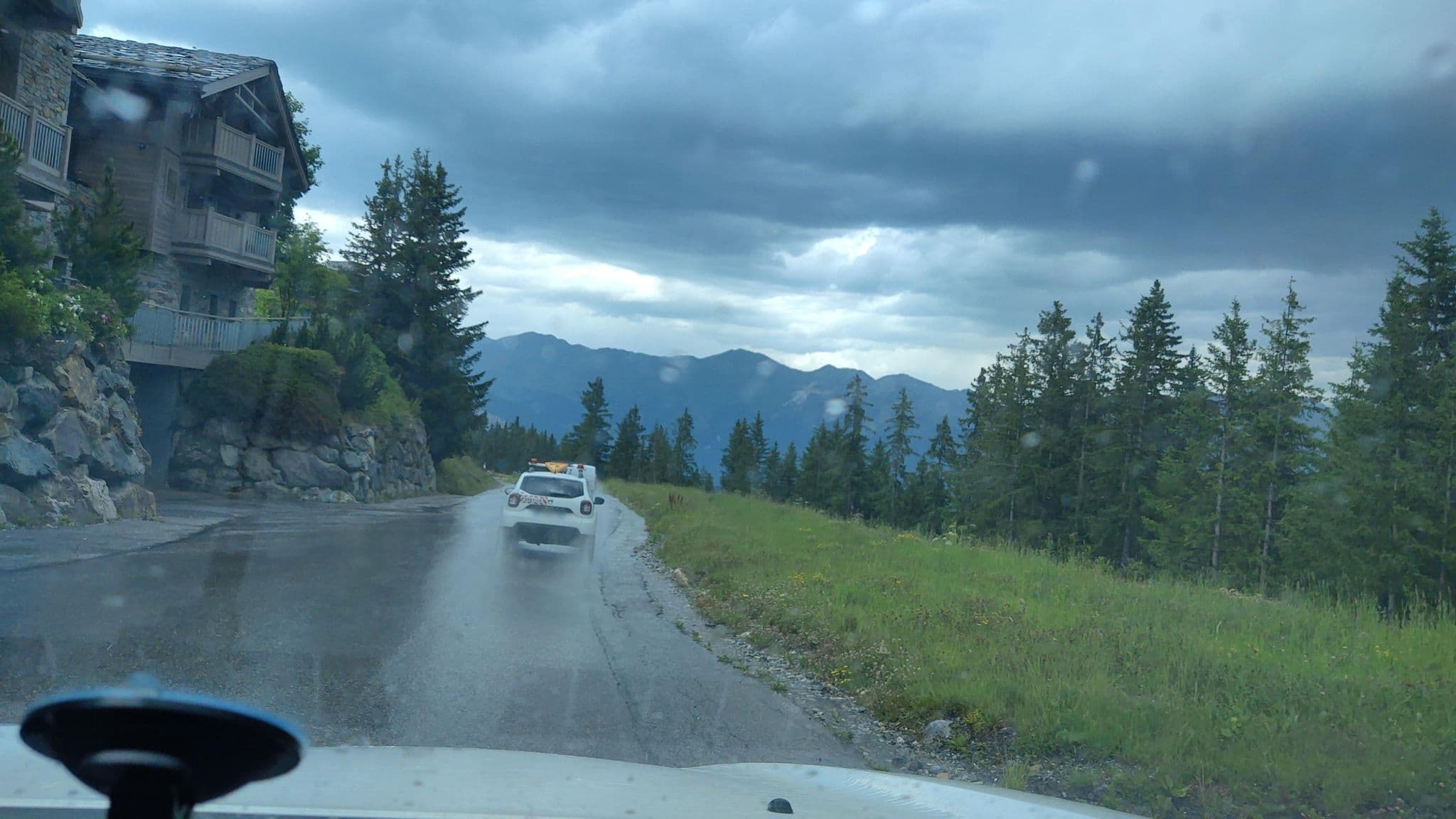 Street view near K2 Altitude, Courchevel — © MatthieuF4FNE (CC BY-SA · Mapillary)