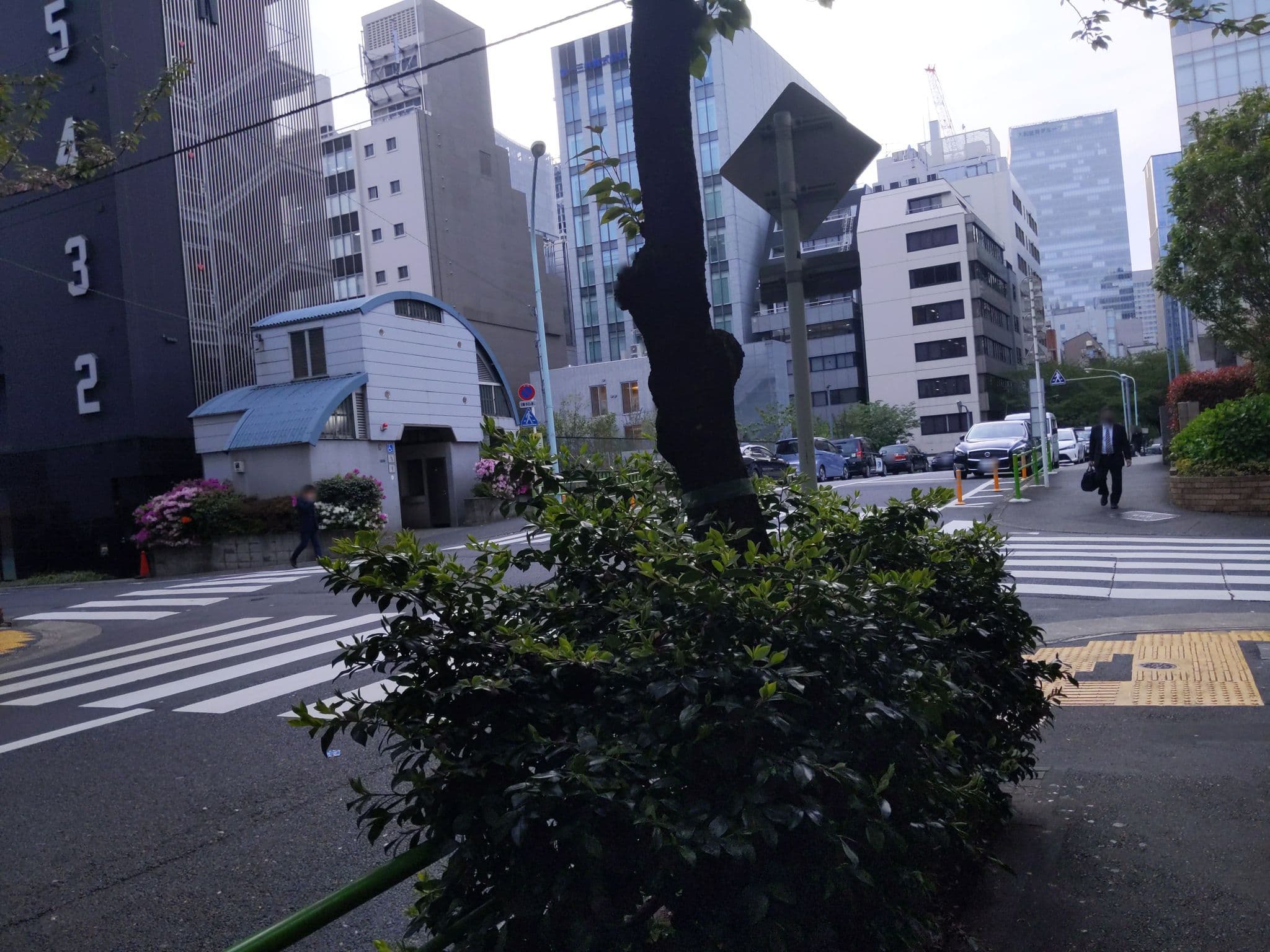 Street view near センターホテル東京, Nihonbashi-Kayabachō — © gwalker7 (CC BY-SA · Mapillary)