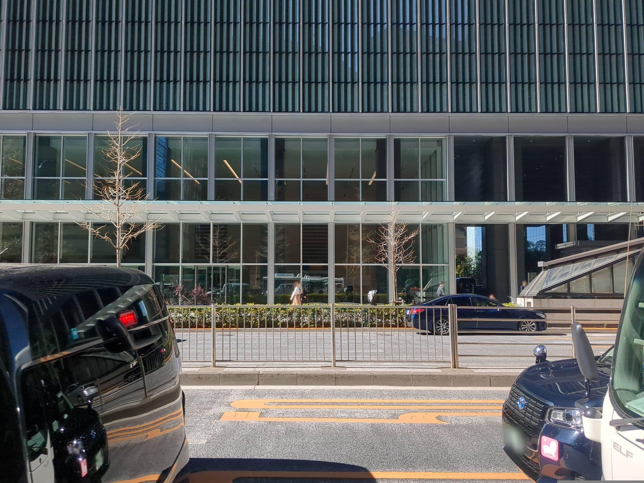Street view near フォーシーズンズホテル東京大手町, Kanda-jinbōchō — © mitz (CC BY-SA · Mapillary)