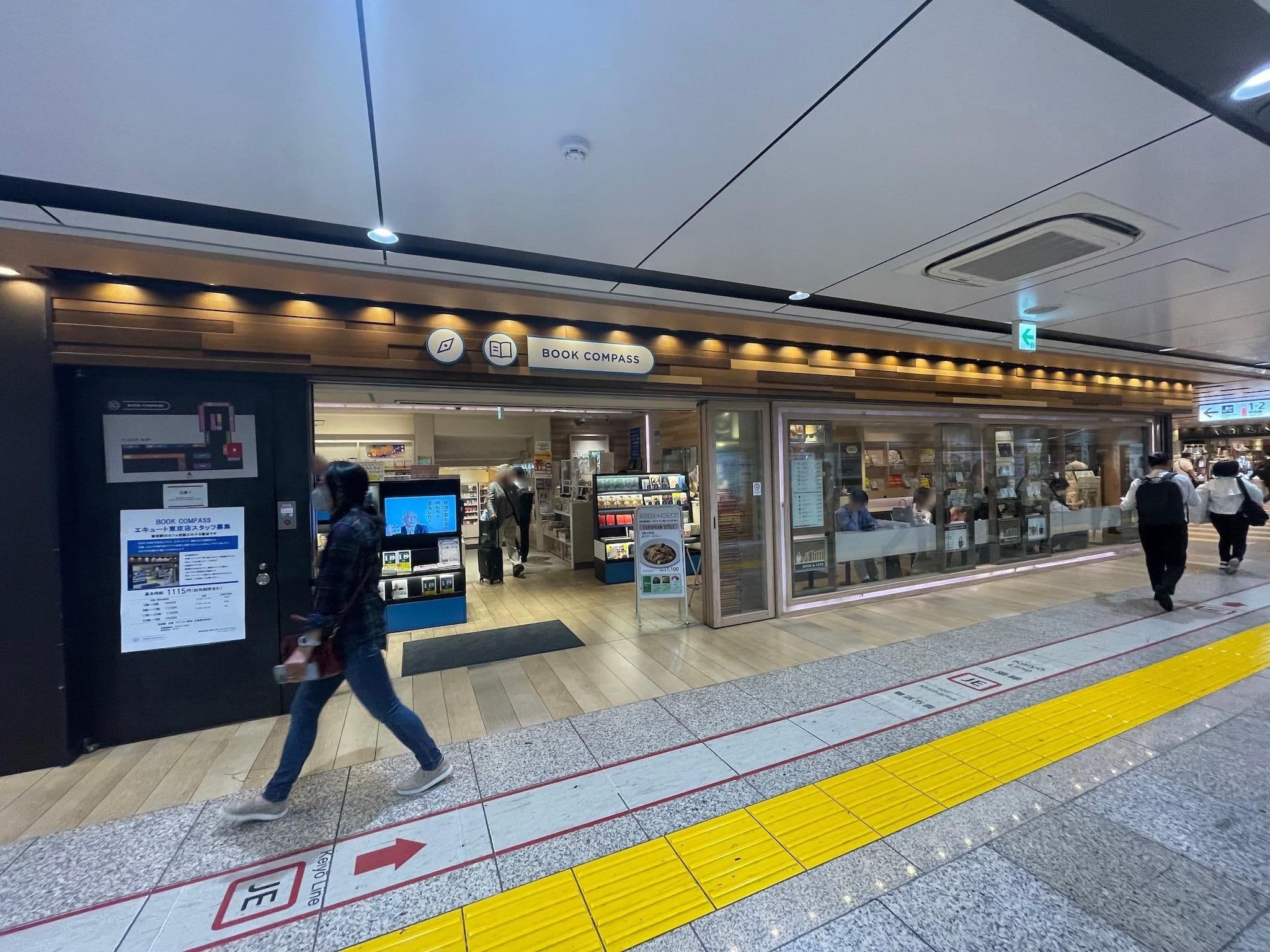 Street view near Tokyo American Club Guest Studio, Hatchōbori — © musashino5 (CC BY-SA · Mapillary)