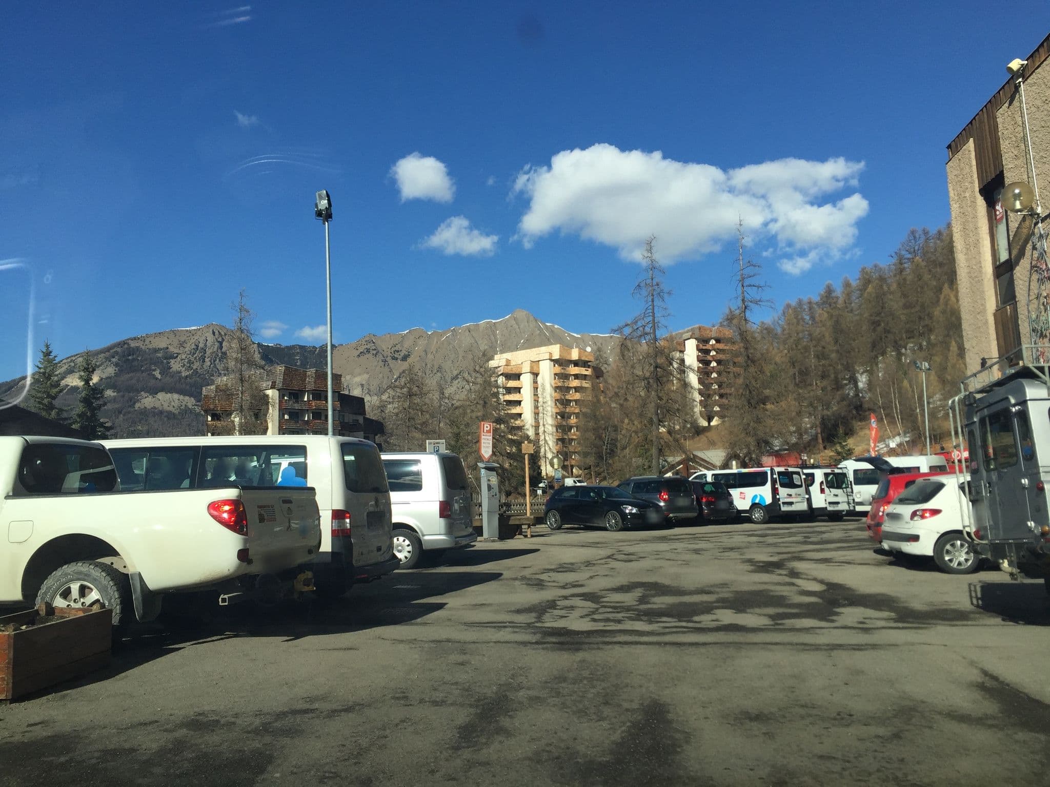 Street view near Logevac conciergerie, Embrun — © zimmy (CC BY-SA · Mapillary)