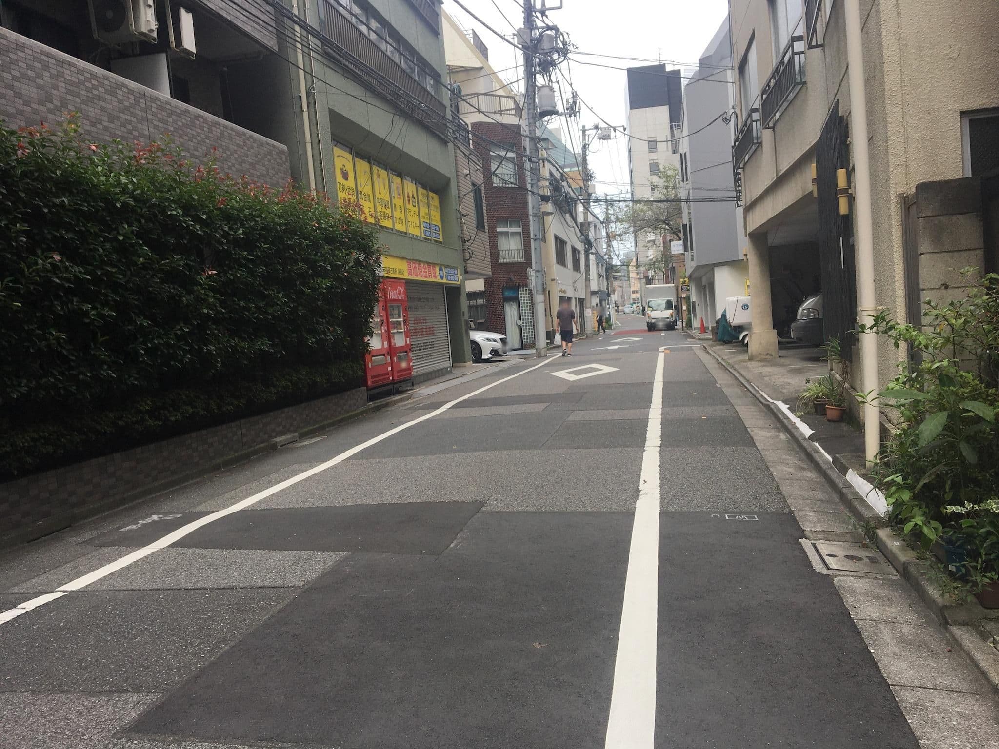 Street view near カネクビル Cherry Blooming Hotel, Yushima — © musashino5 (CC BY-SA · Mapillary)