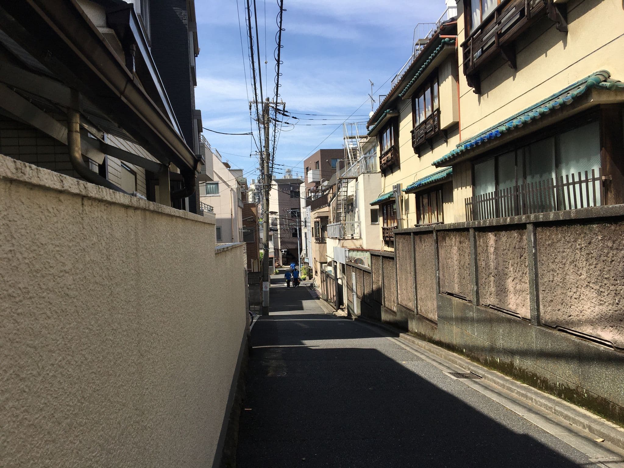 Street view near 鳳明館 森川別館 (Homeikan Morikawa Bekkan), Nezu — © musashino5 (CC BY-SA · Mapillary)