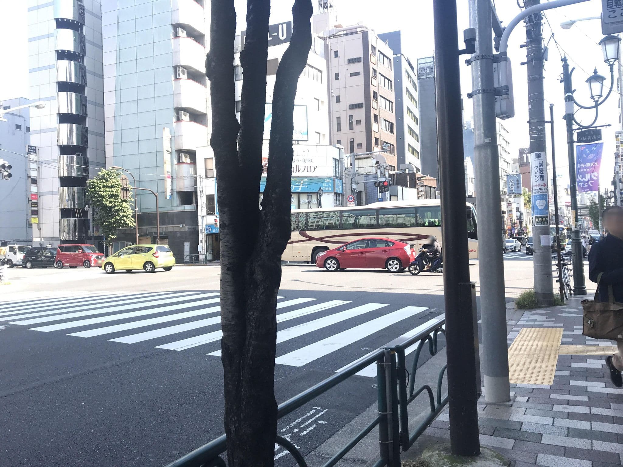 Street view near 伊豆美, Yushima — © musashino5 (CC BY-SA · Mapillary)