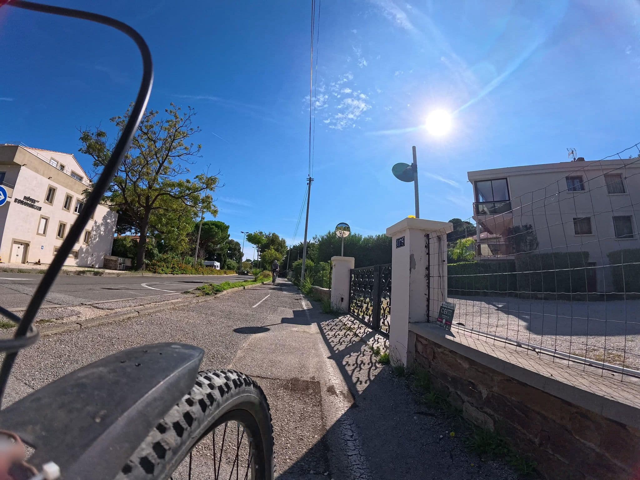 Street view near Hôtel L'Orangeraie, Le Lavandou — © voyage-hors-saison (CC BY-SA · Mapillary)