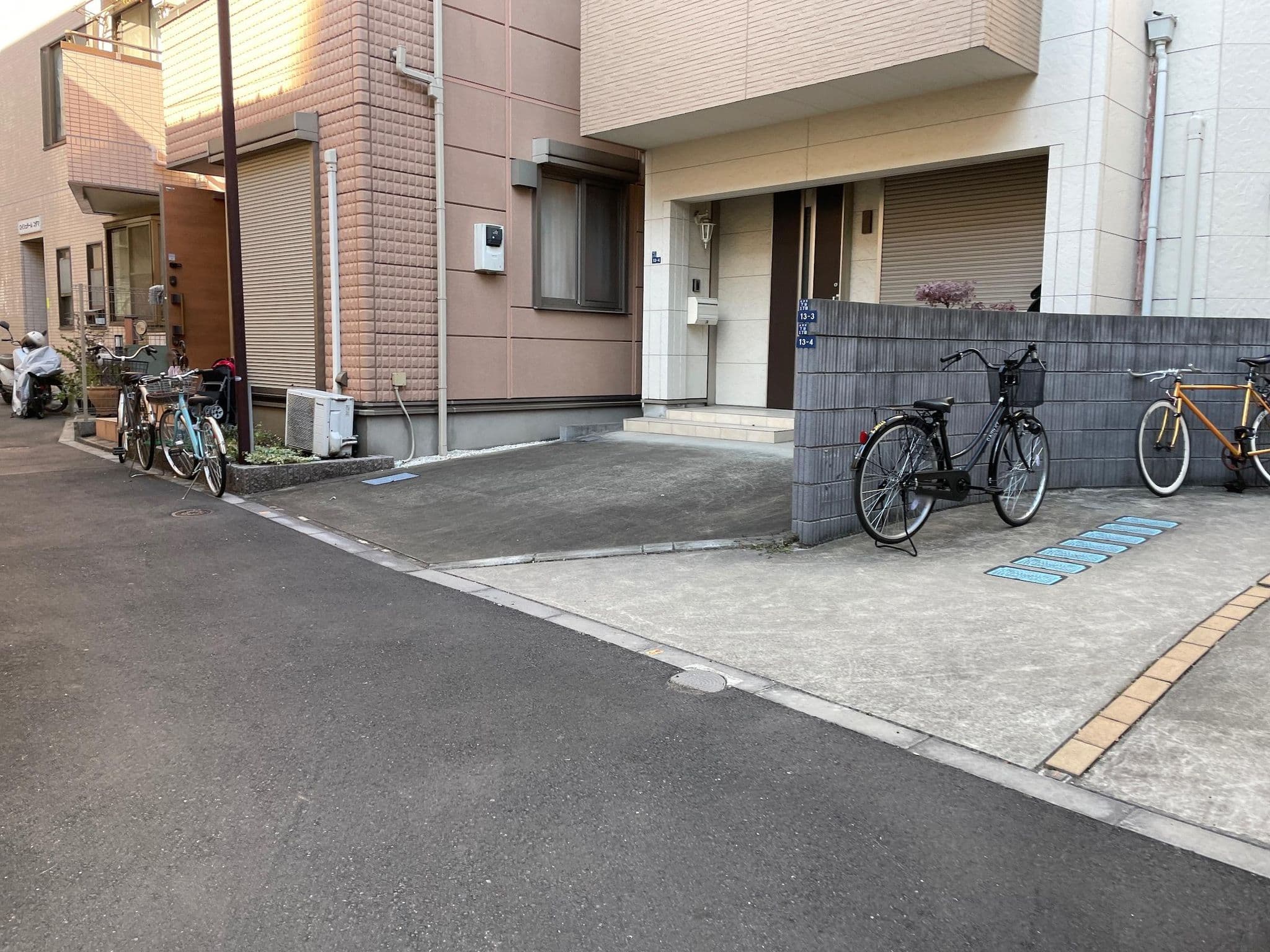 Street view near The Barn Tokyo, Iriya — © musashino5 (CC BY-SA · Mapillary)