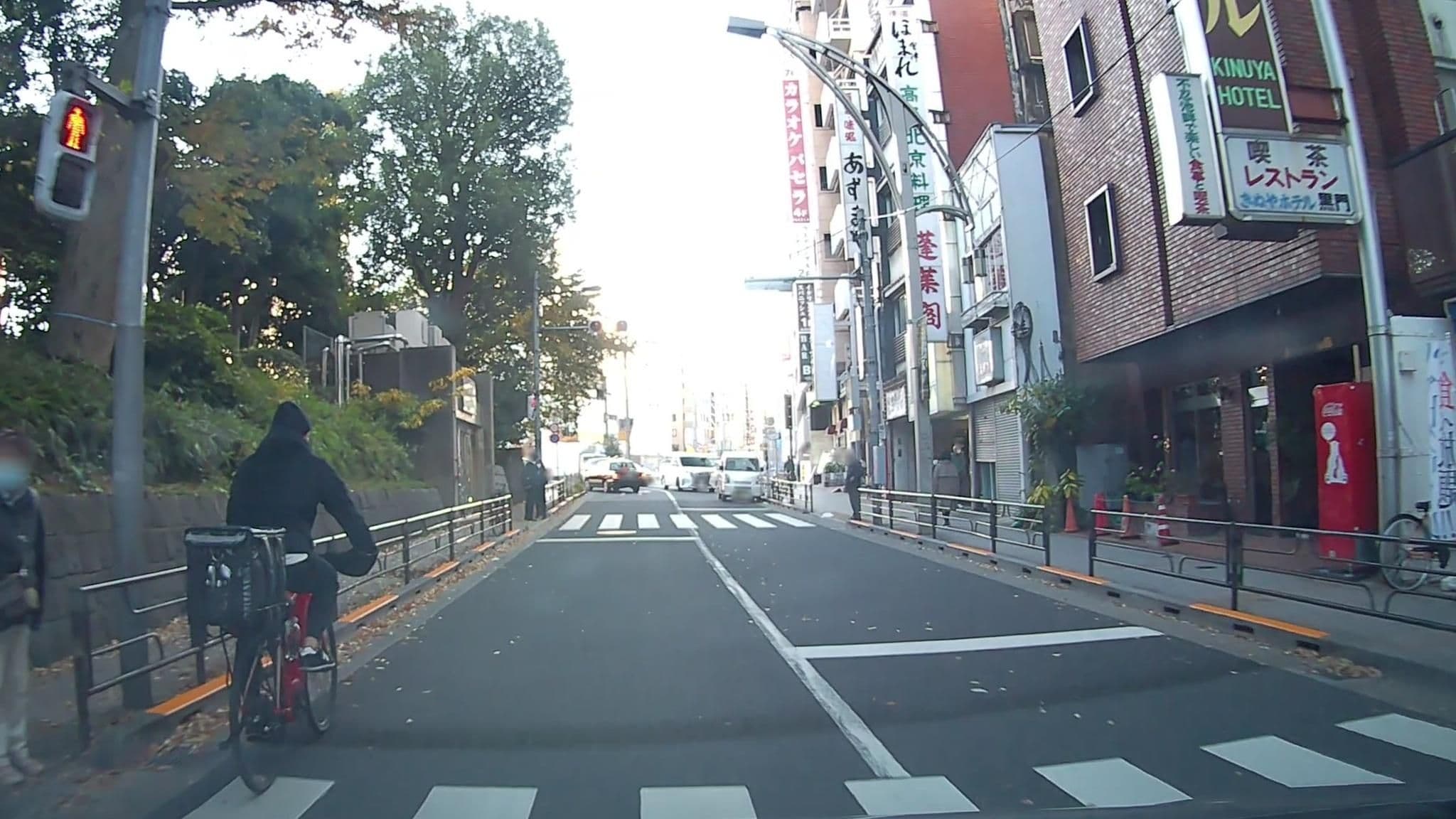 Street view near きぬやホテル (Kinuya Hotel), Ueno — © mzaki (CC BY-SA · Mapillary)