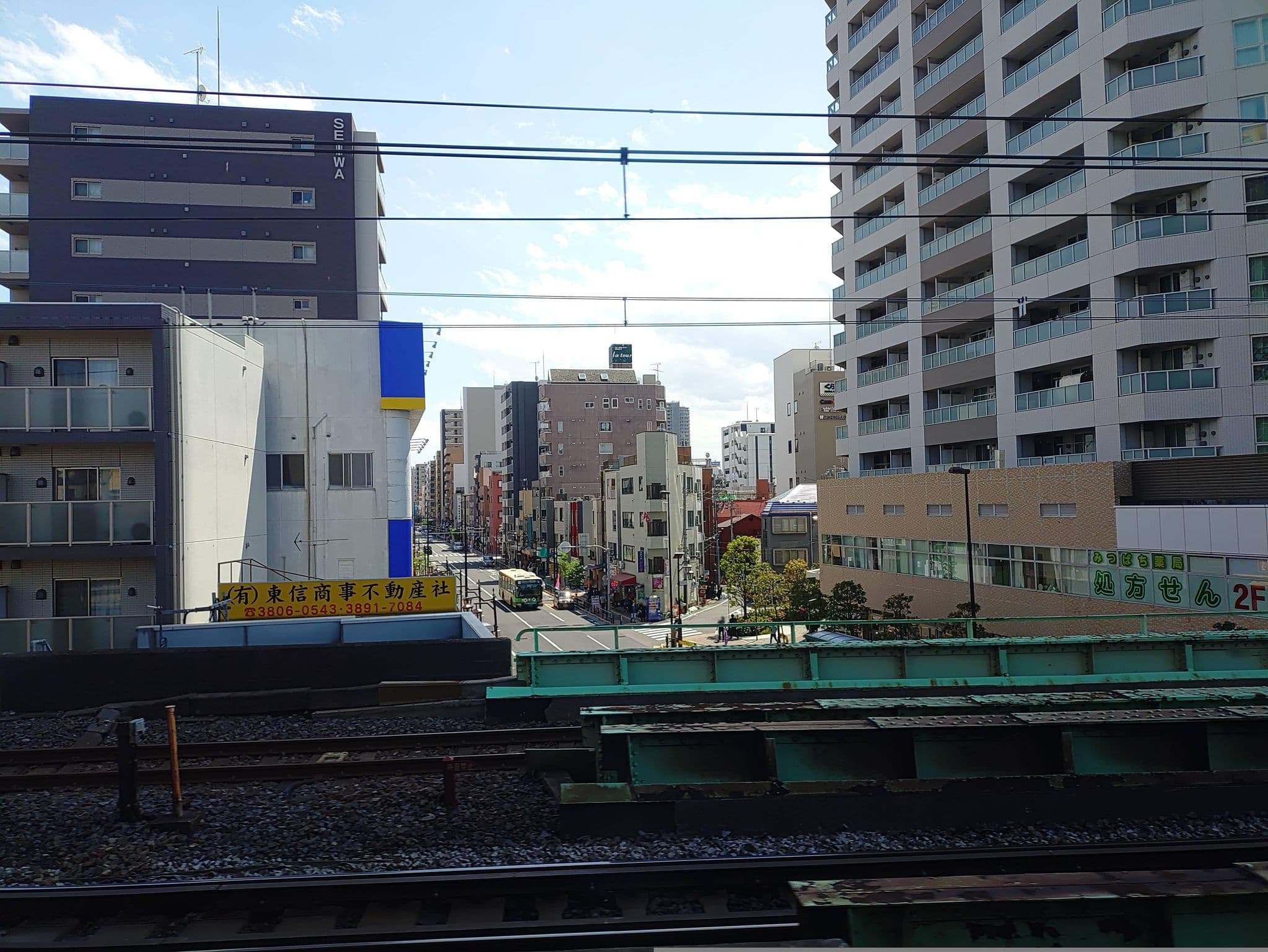 Street view near カロサンワールドホテル, Arakawa — © kojiroucircle (CC BY-SA · Mapillary)