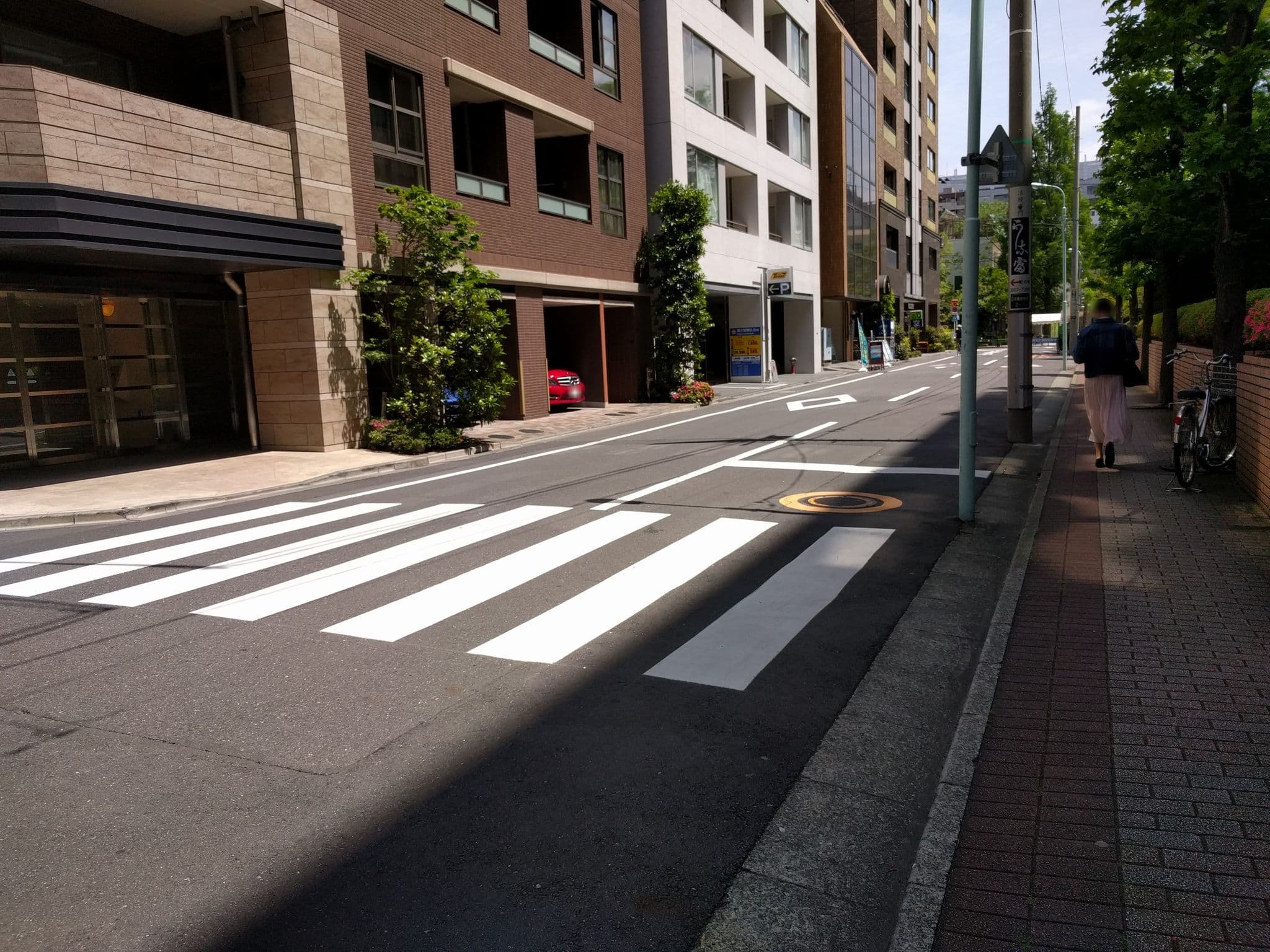 Street view near ロイヤルパークホテル, Nihonbashi-Kayabachō — © gwalker7 (CC BY-SA · Mapillary)