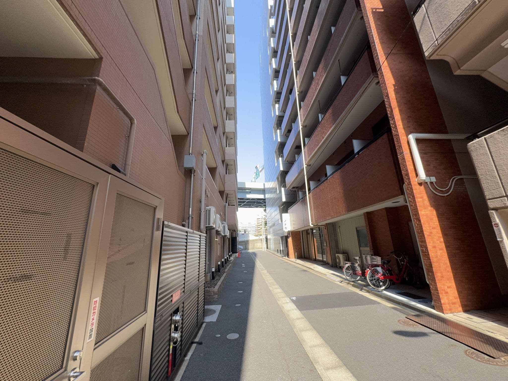Street view near 東横イン東京駅新大橋前, Higashi-nihombashi — © filipb (CC BY-SA · Mapillary)