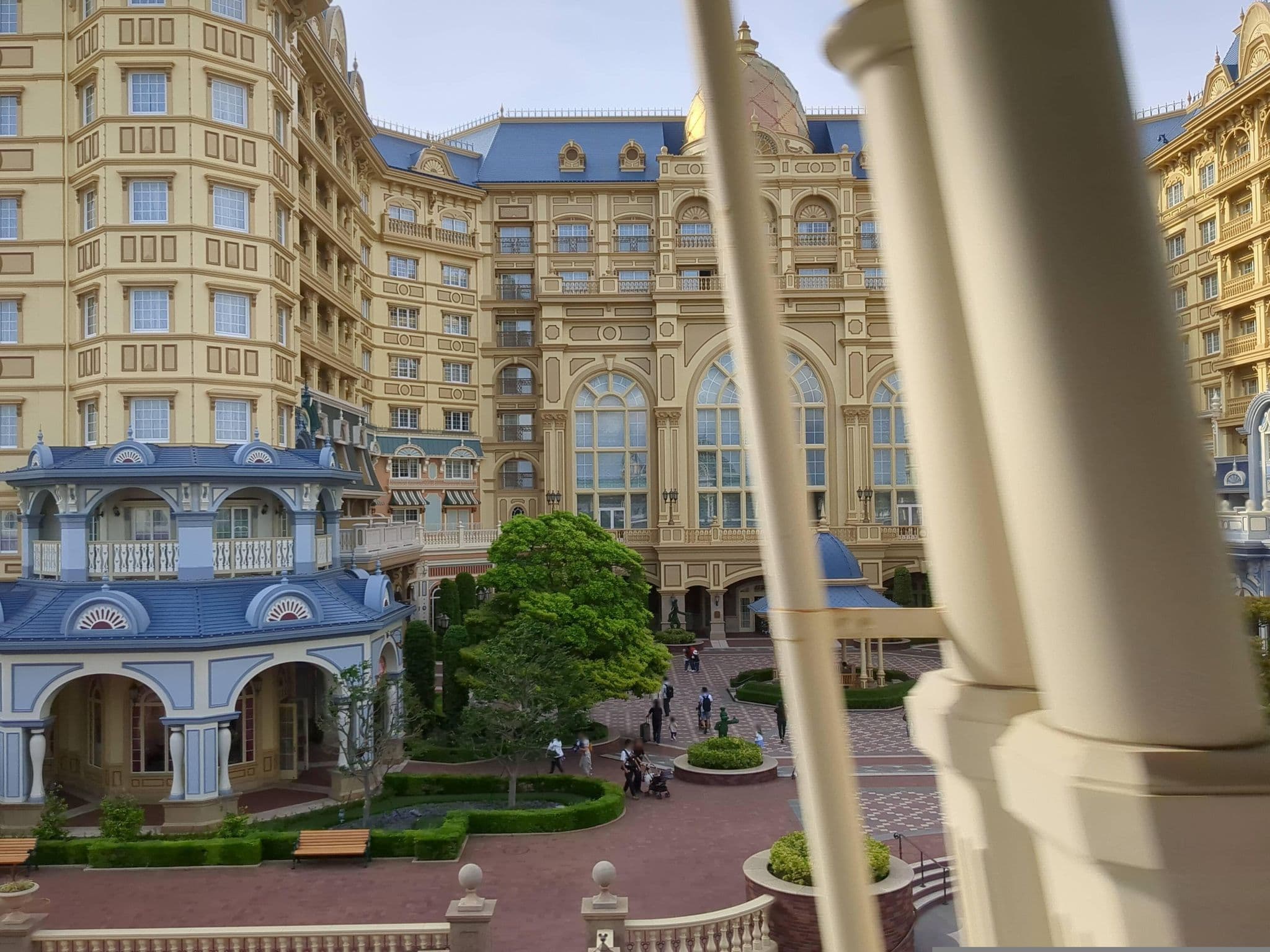 Street view near 東京ディズニーランドホテル (Tokyo Disneyland Hotel), Maihama — © mitz (CC BY-SA · Mapillary)