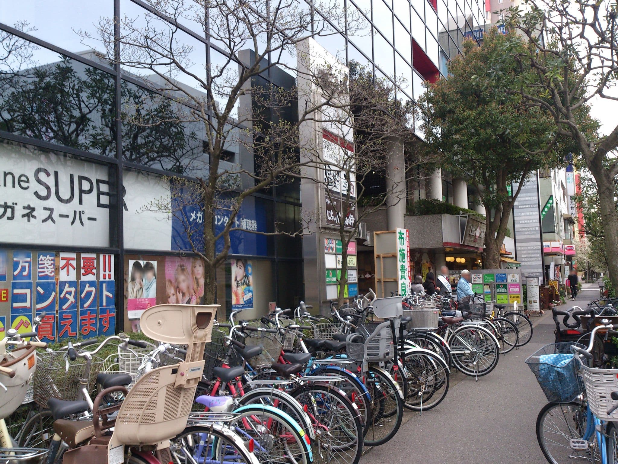 Street view near テトランゼ幕張稲毛海岸ホテル, Kemigawa — © higa4 (CC BY-SA · Mapillary)