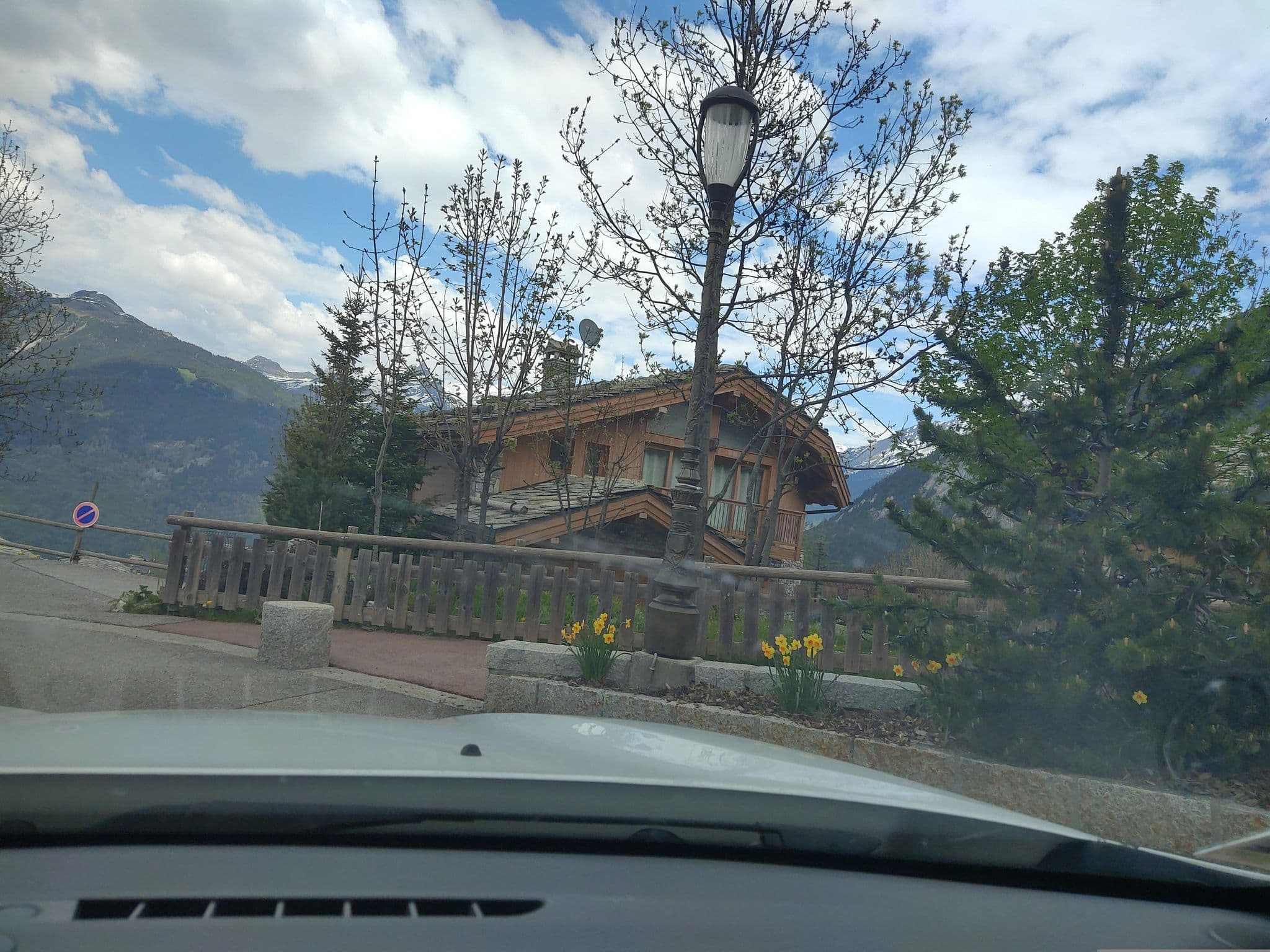 Street view near Courchevel 1550 Maeva, Courchevel — © MatthieuF4FNE (CC BY-SA · Mapillary)